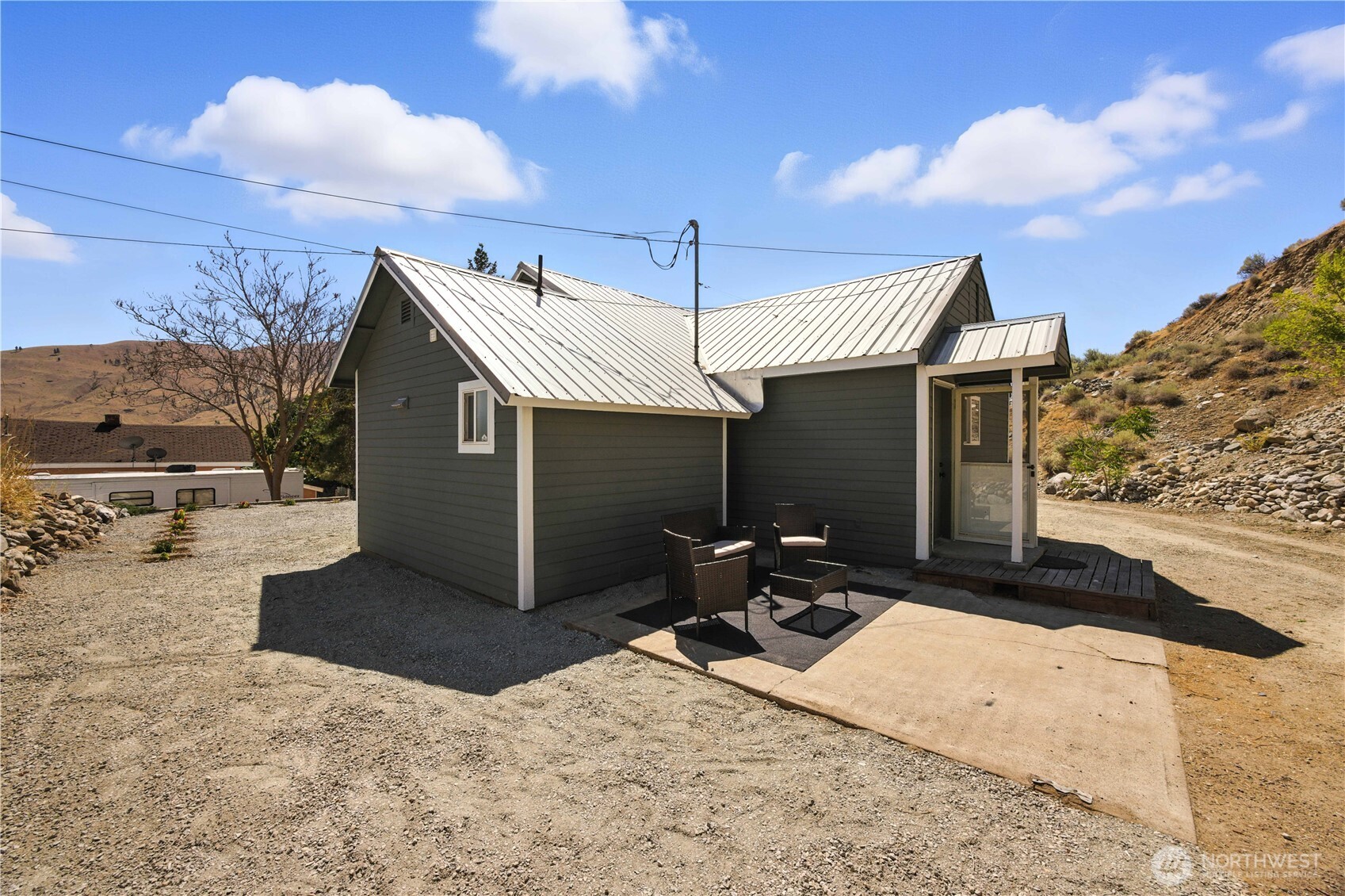 325 E Highland Avenue