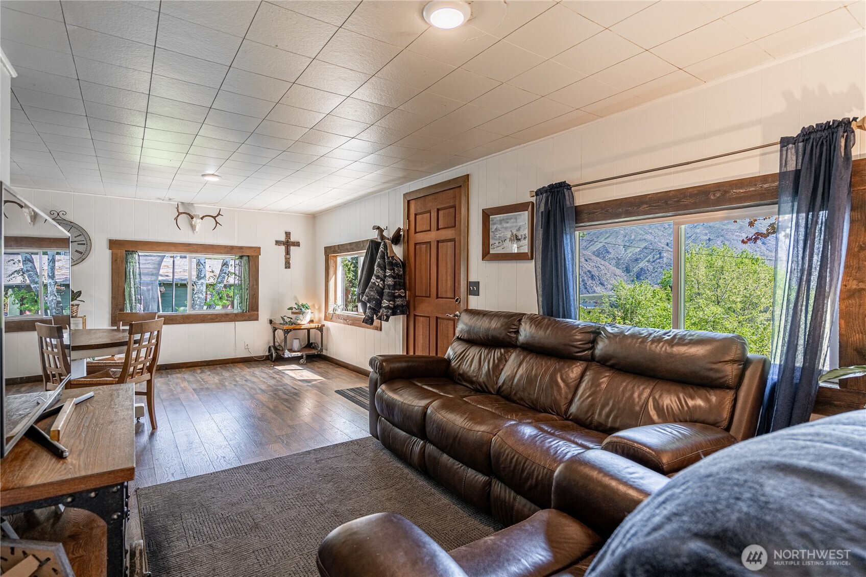 2474 Larsen Ln