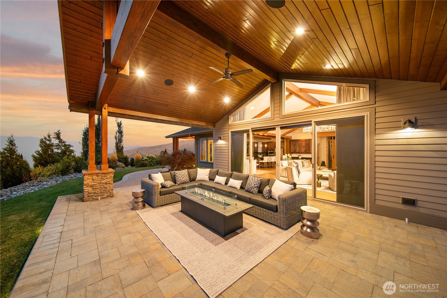 4095 W Eaglerock Drive