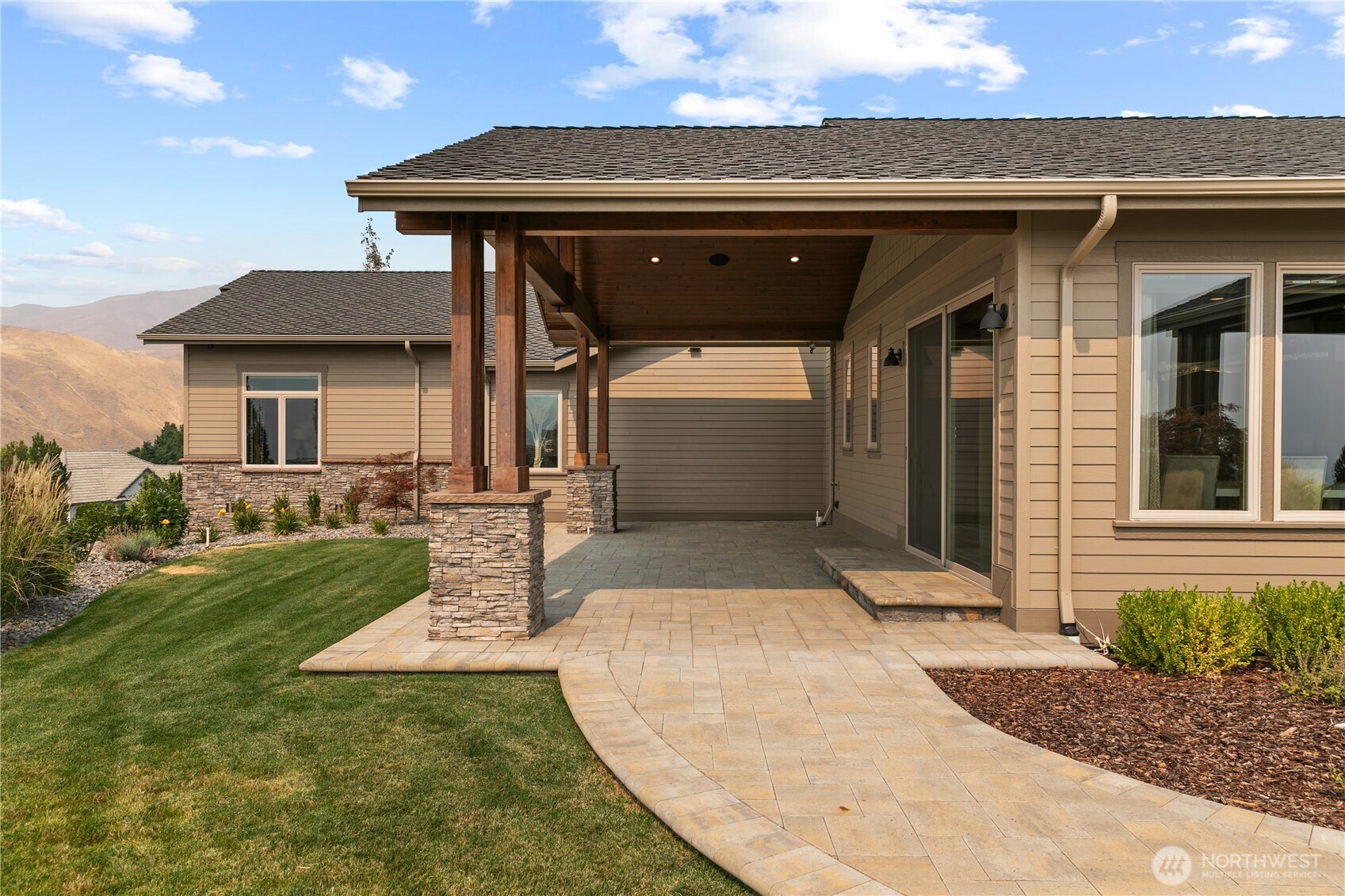 4095 W Eaglerock Drive