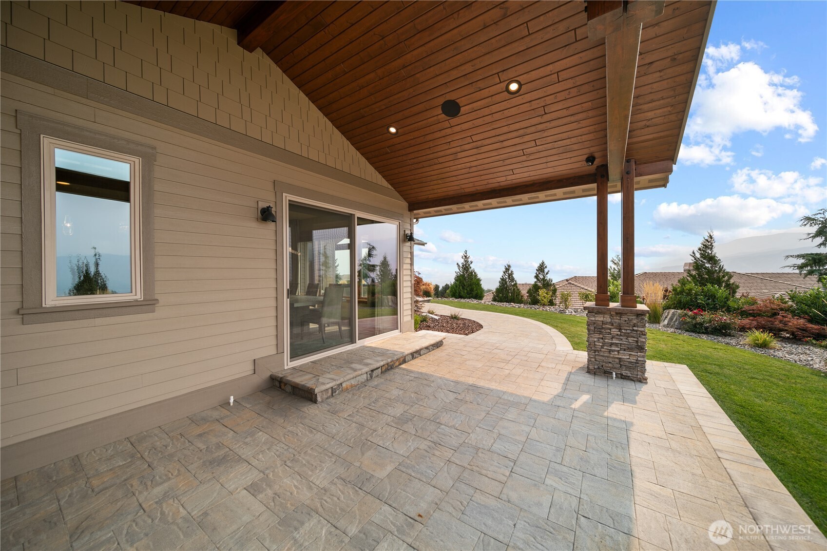 4095 W Eaglerock Drive