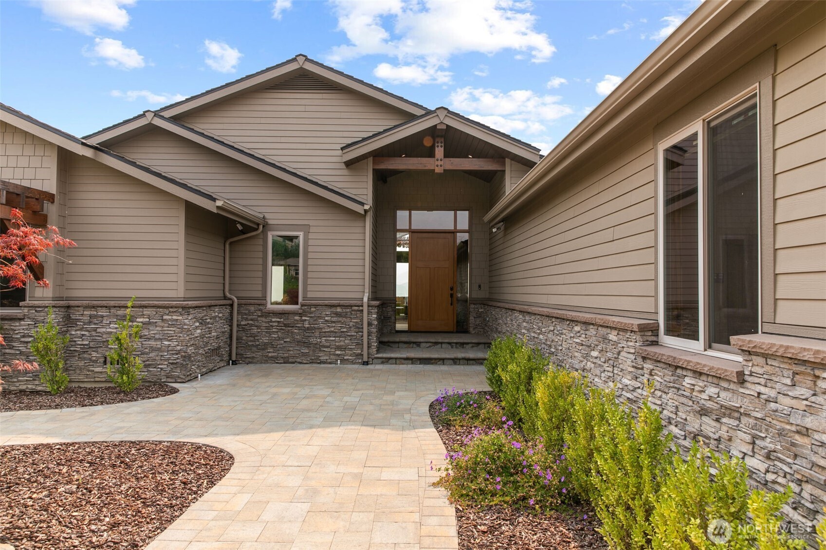 4095 W Eaglerock Drive