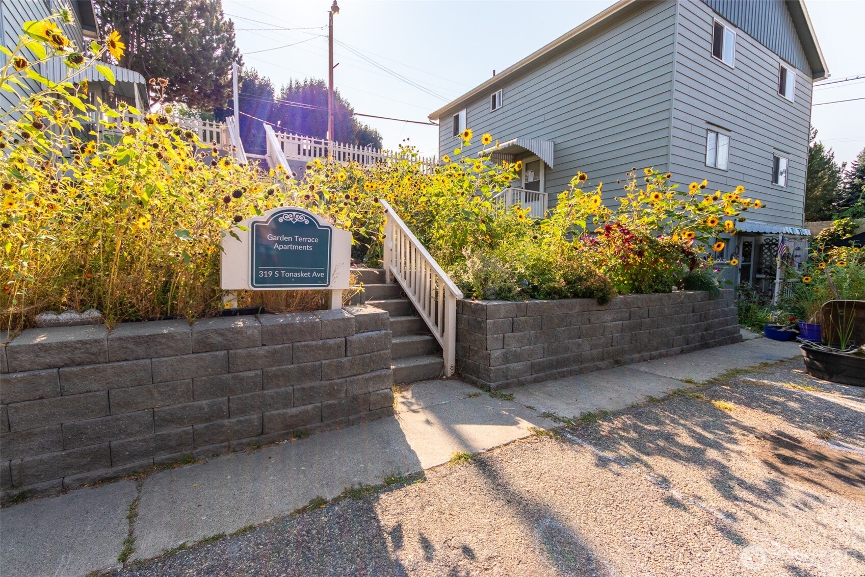 319 S Tonasket Avenue