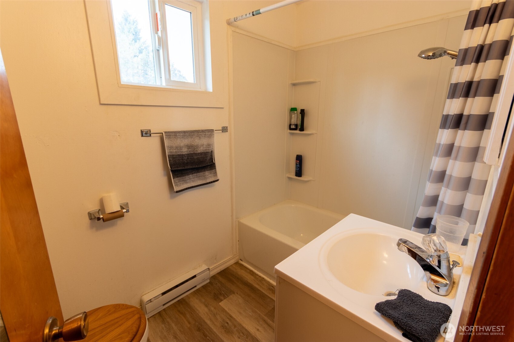 319 S Tonasket Avenue