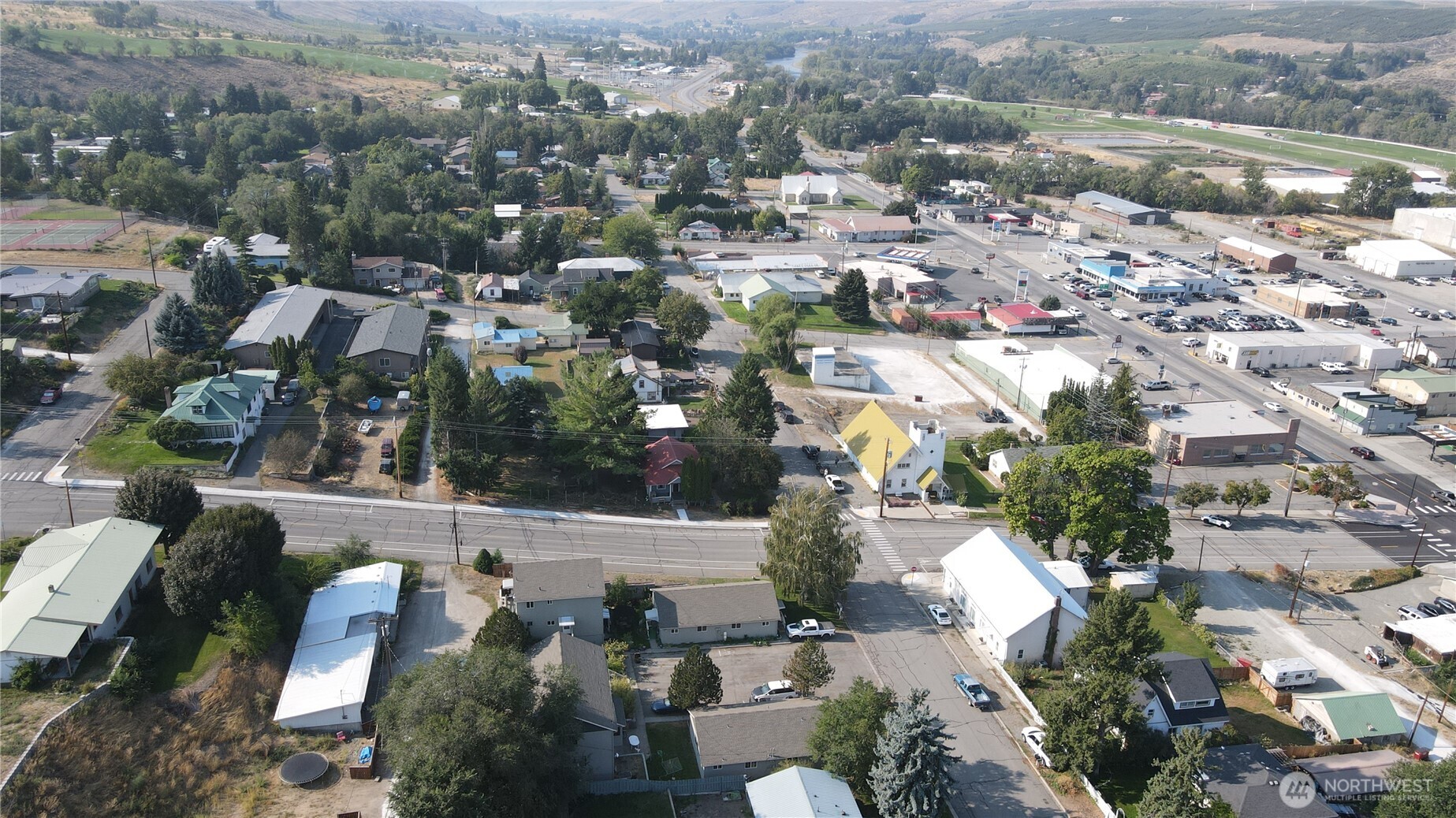 319 S Tonasket Avenue