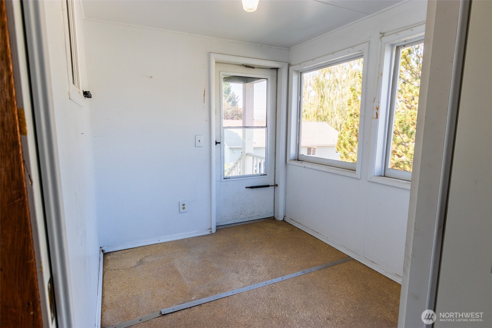 319 S Tonasket Avenue