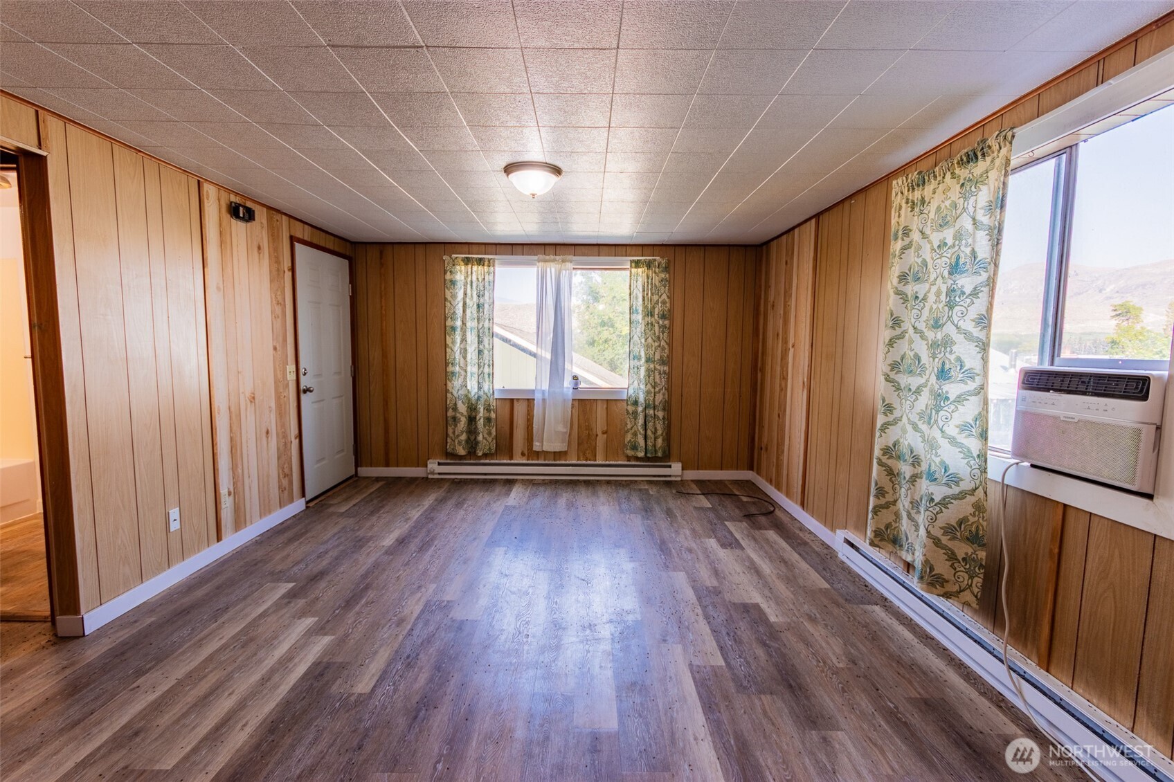 319 S Tonasket Avenue