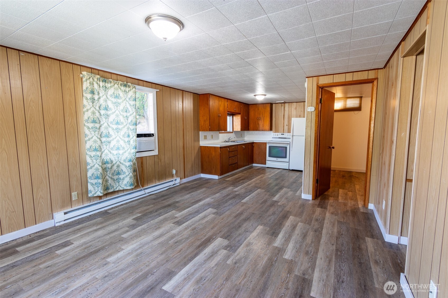 319 S Tonasket Avenue