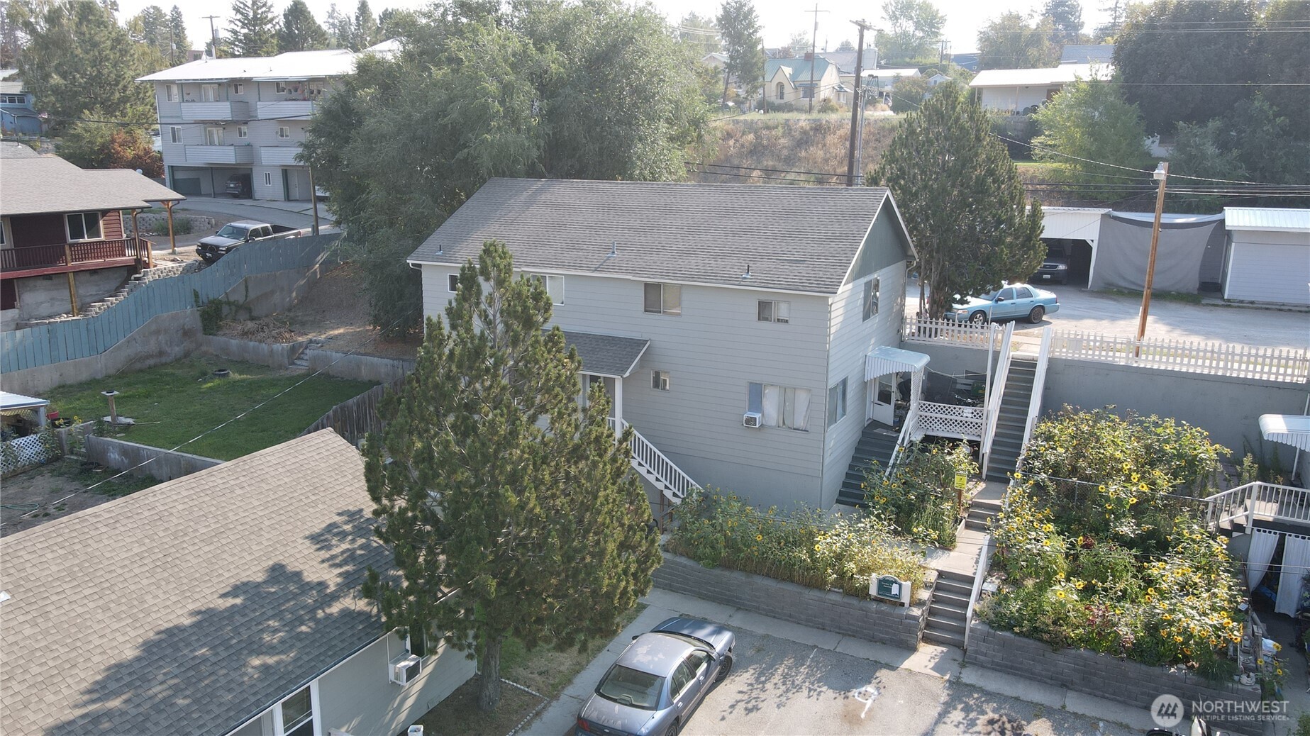 319 S Tonasket Avenue