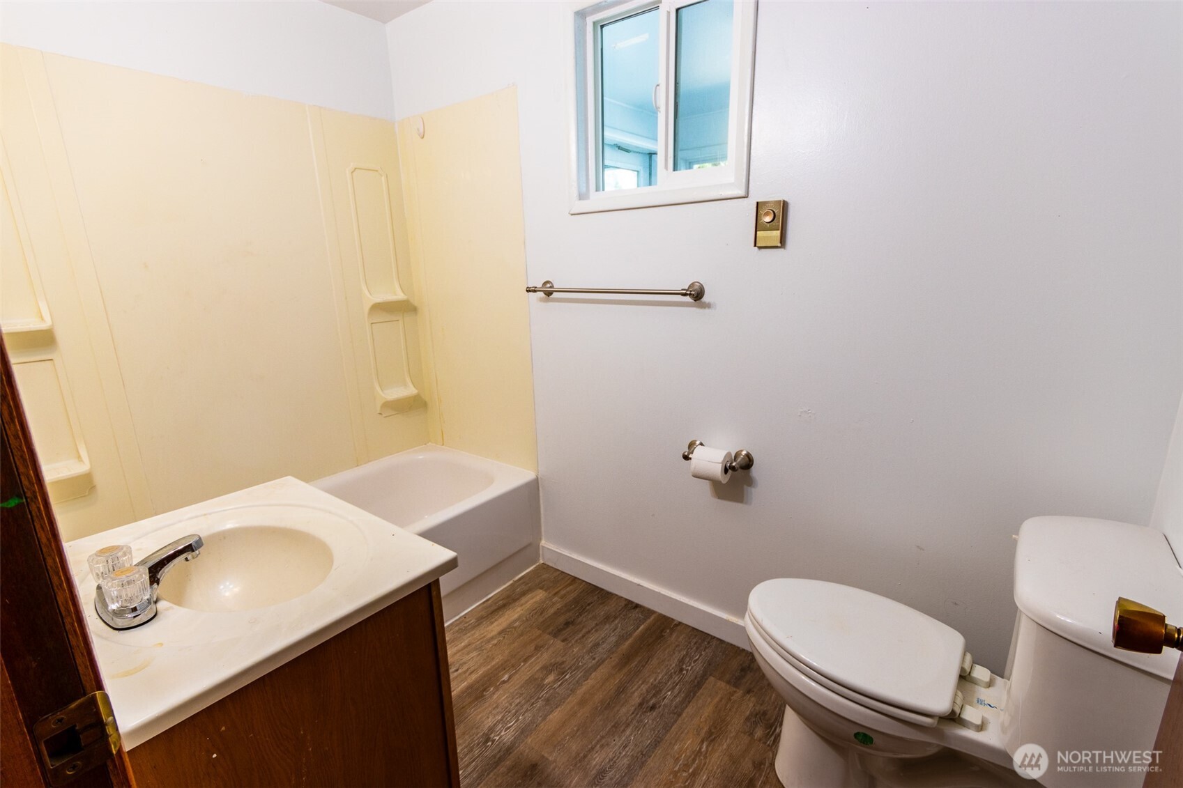 319 S Tonasket Avenue