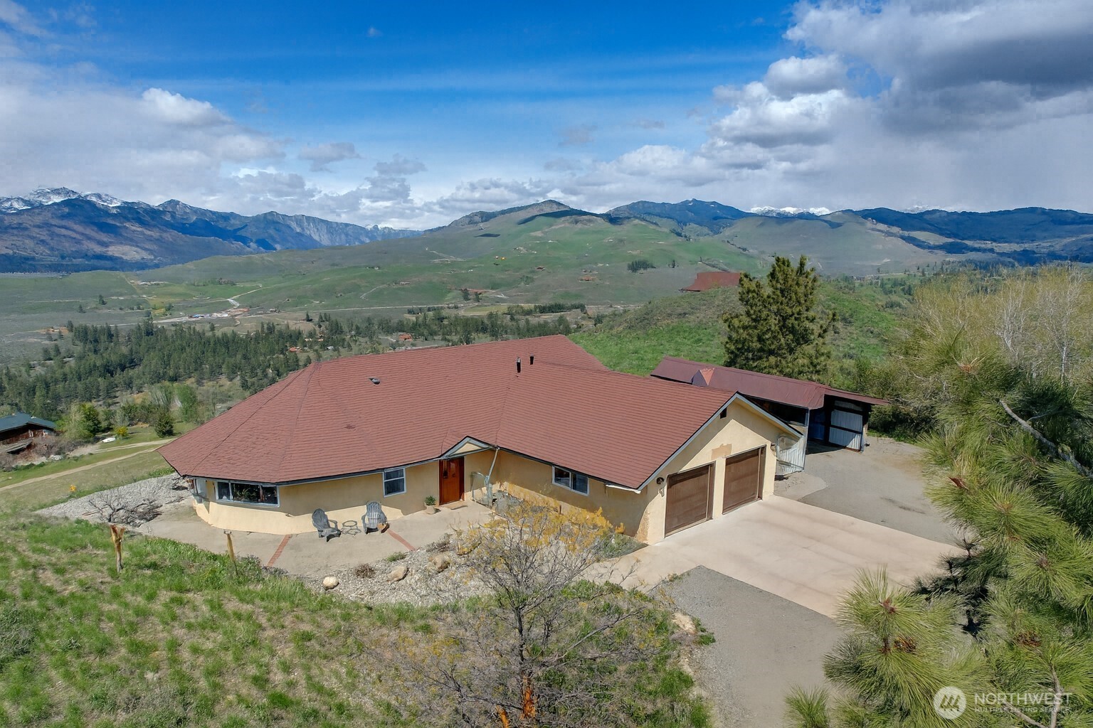 25 Deer Trails Way