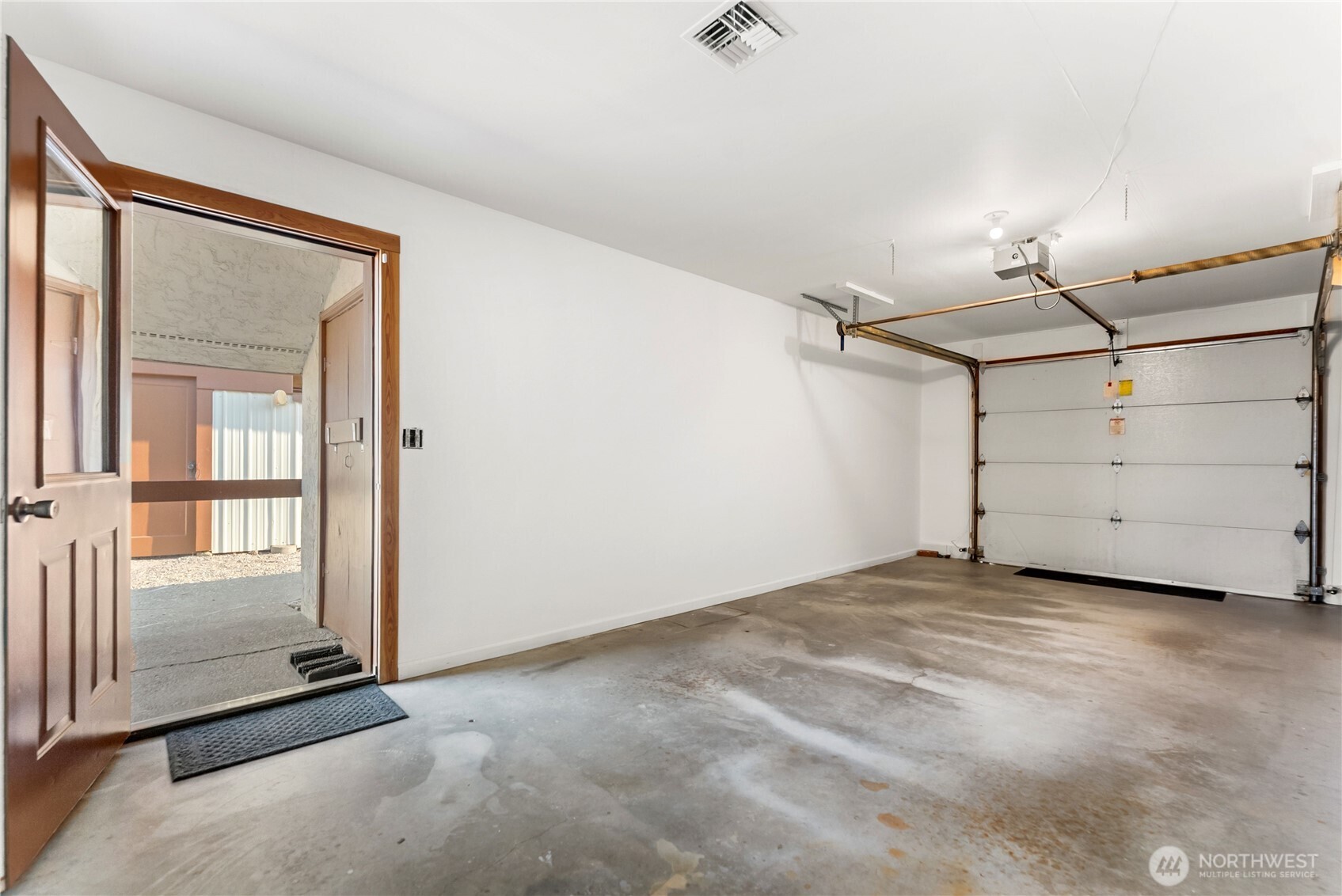25 Deer Trails Way