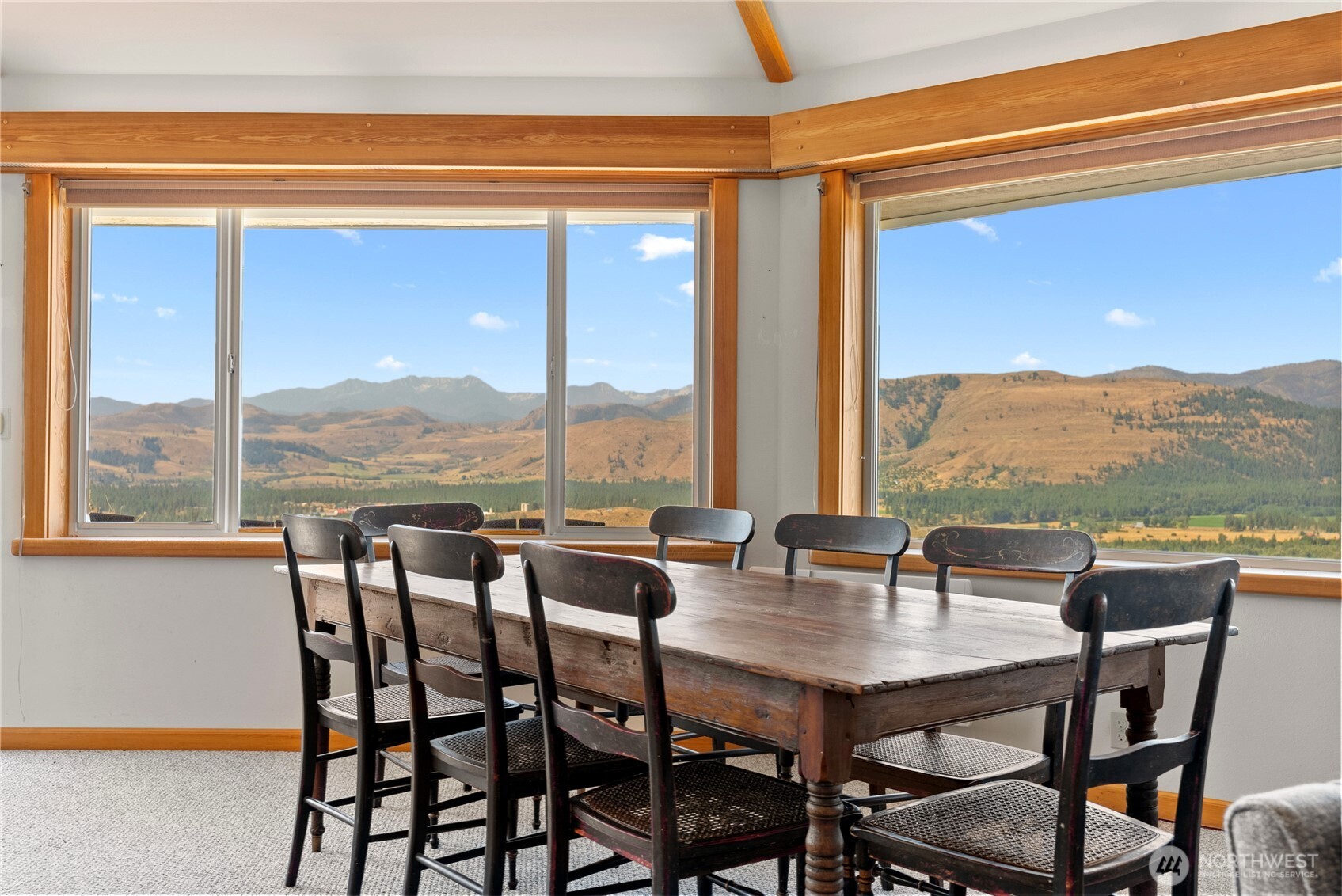 25 Deer Trails Way