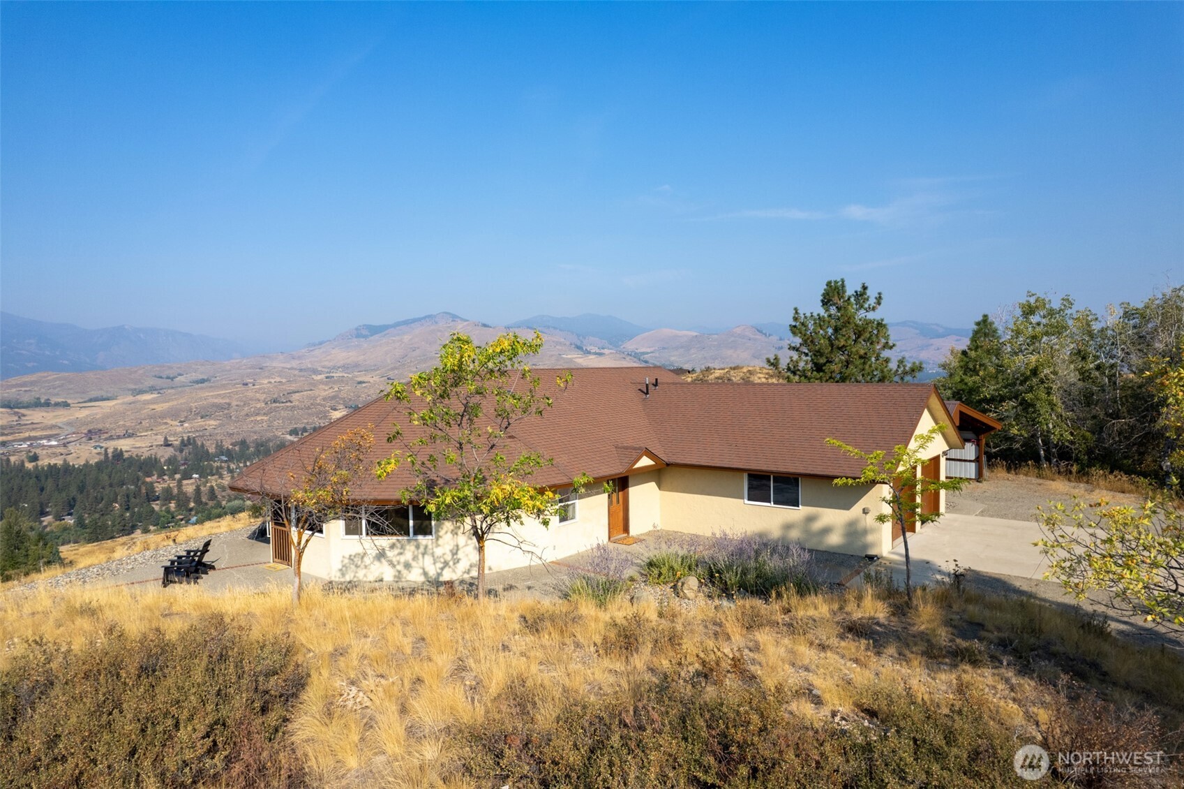 25 Deer Trails Way