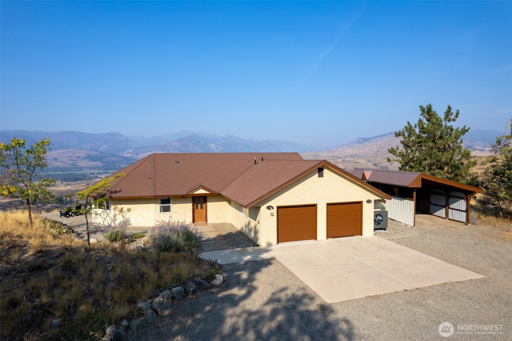 25 Deer Trails Way