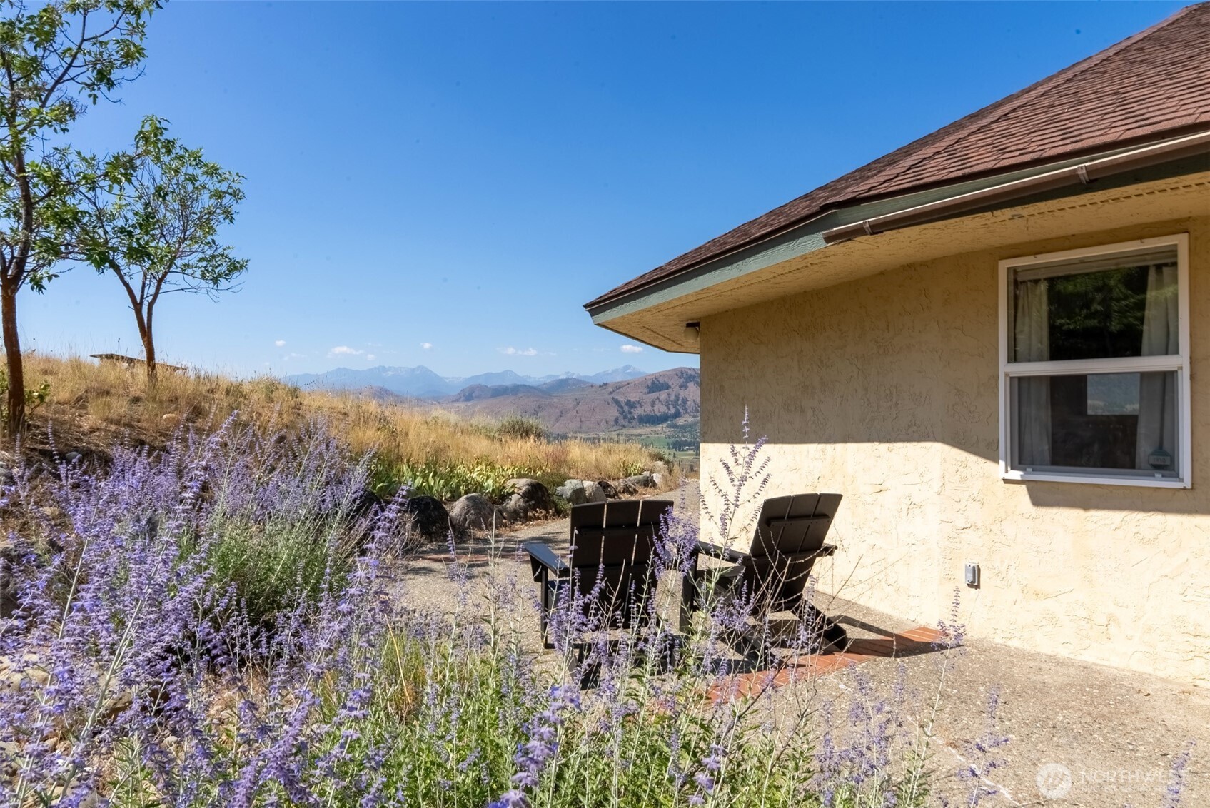 25 Deer Trails Way
