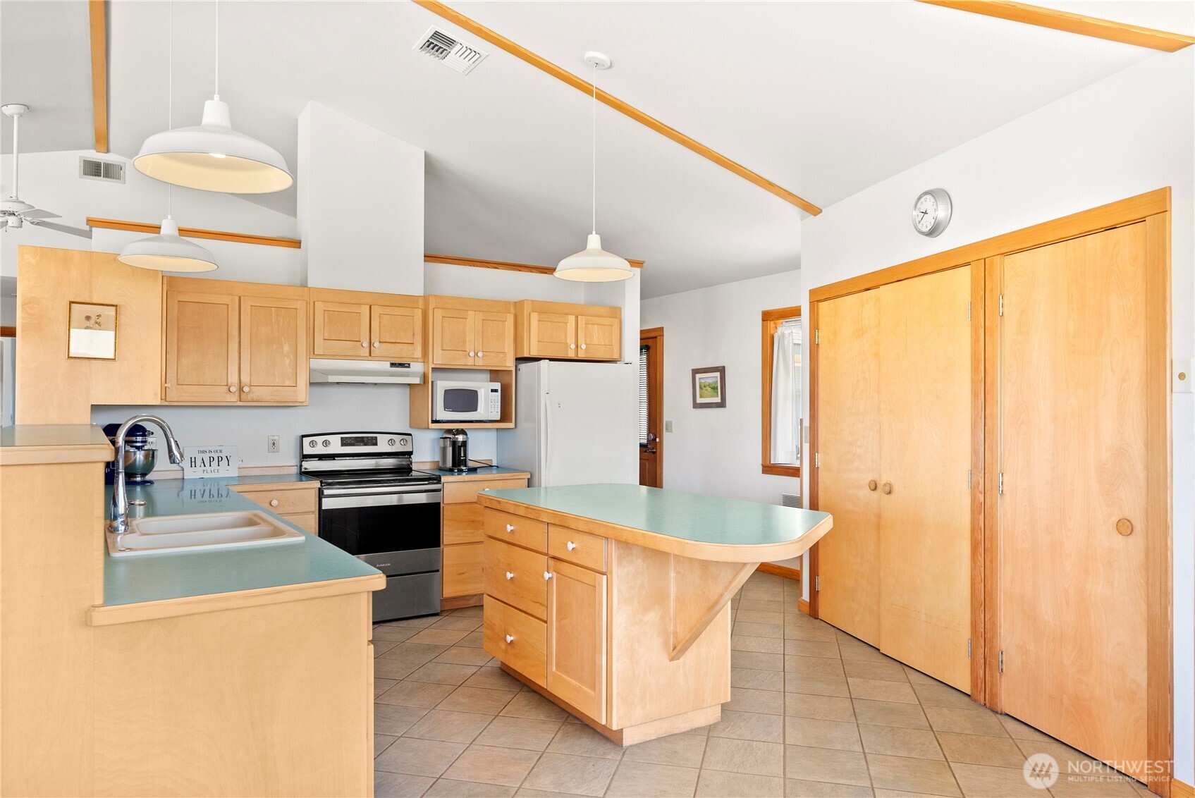 25 Deer Trails Way