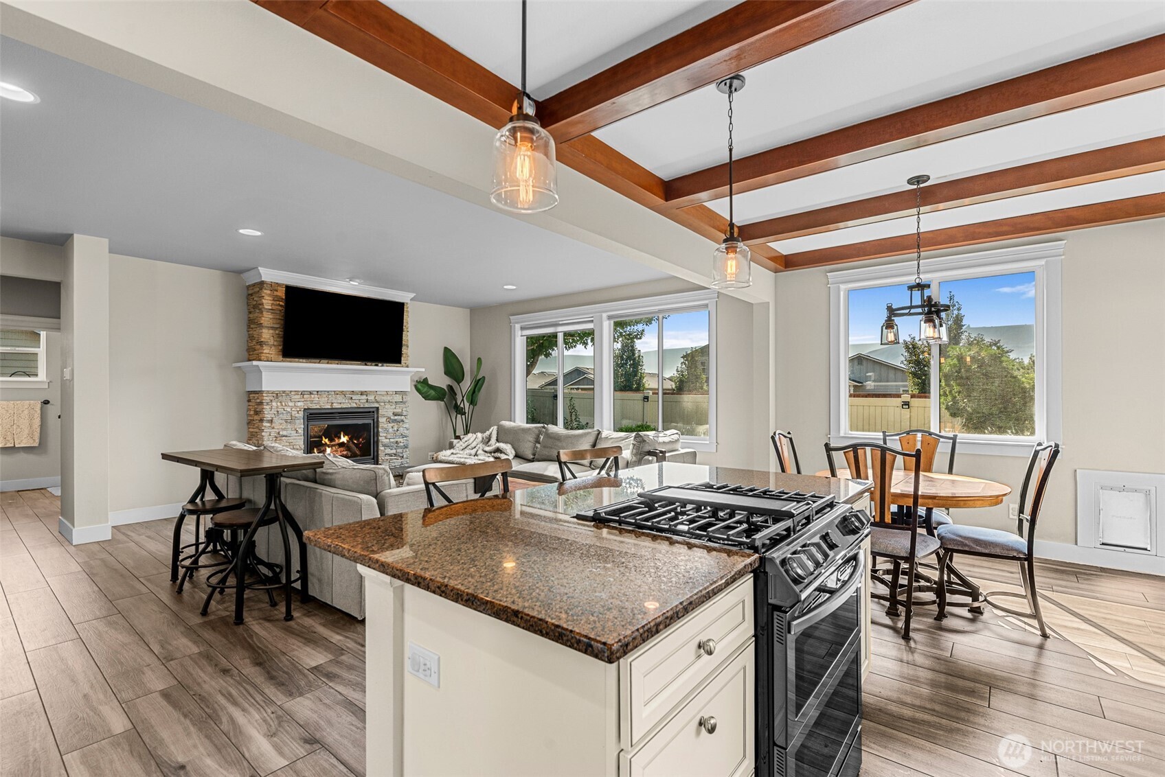 1347 Boulder Loop