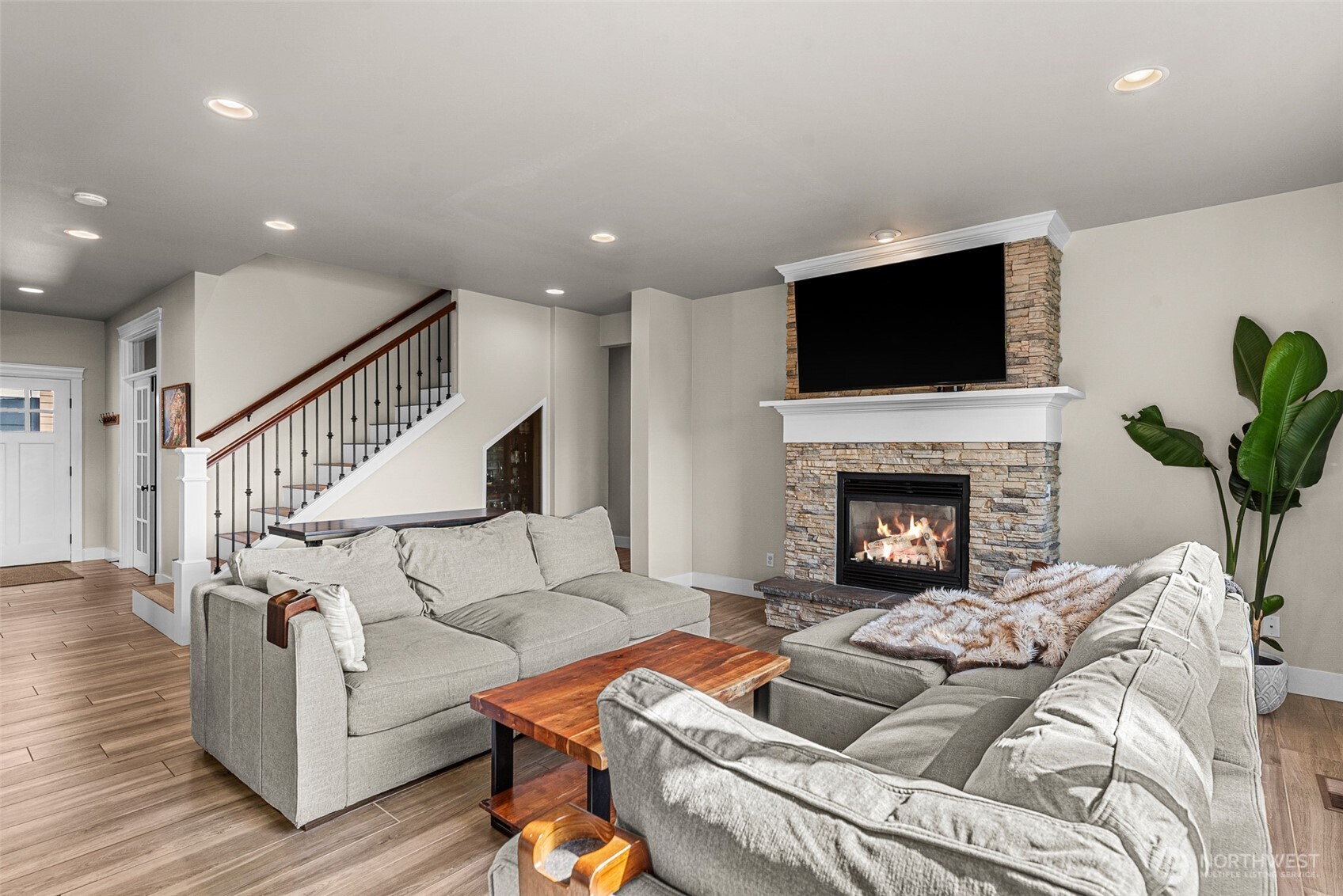 1347 Boulder Loop