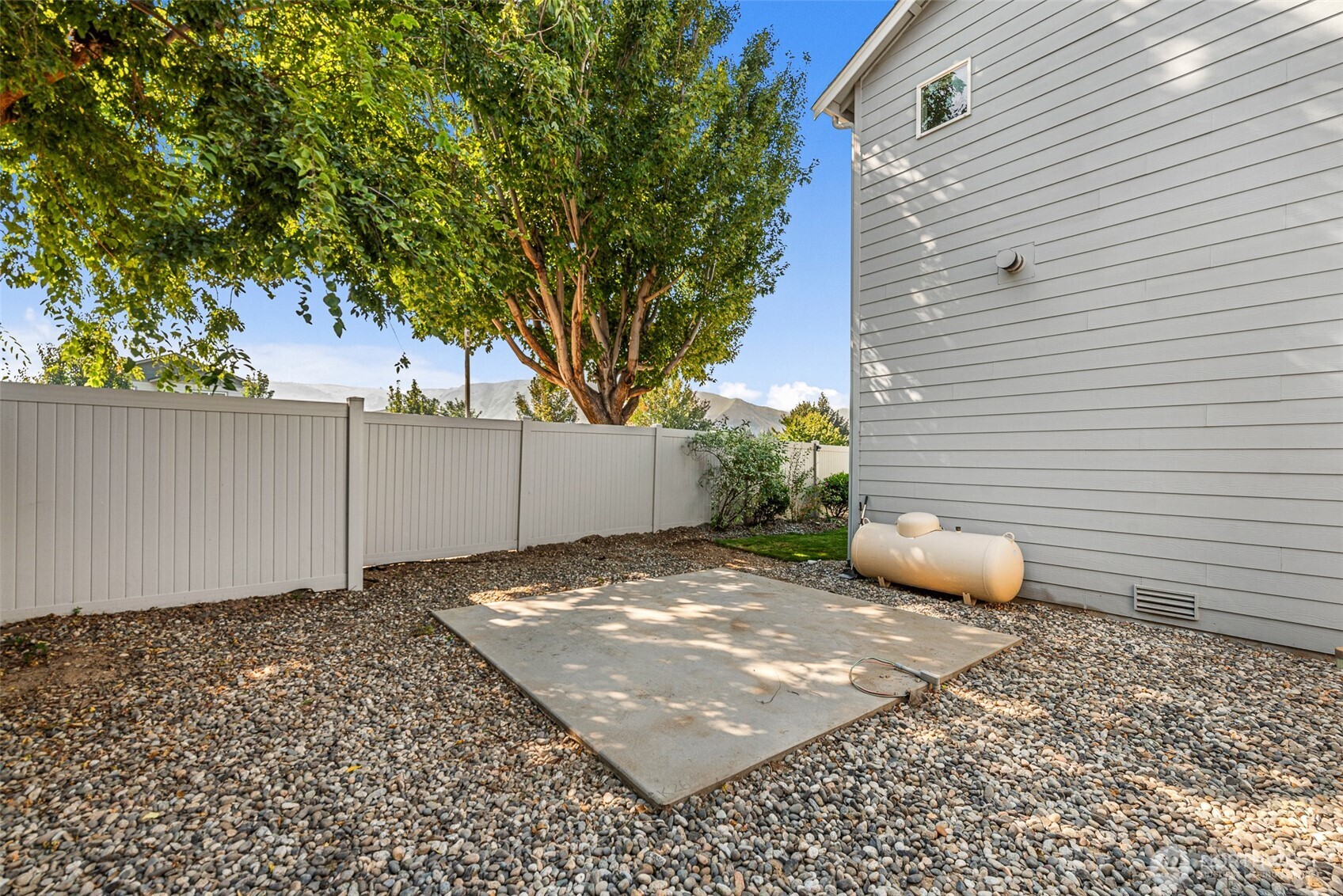 1347 Boulder Loop
