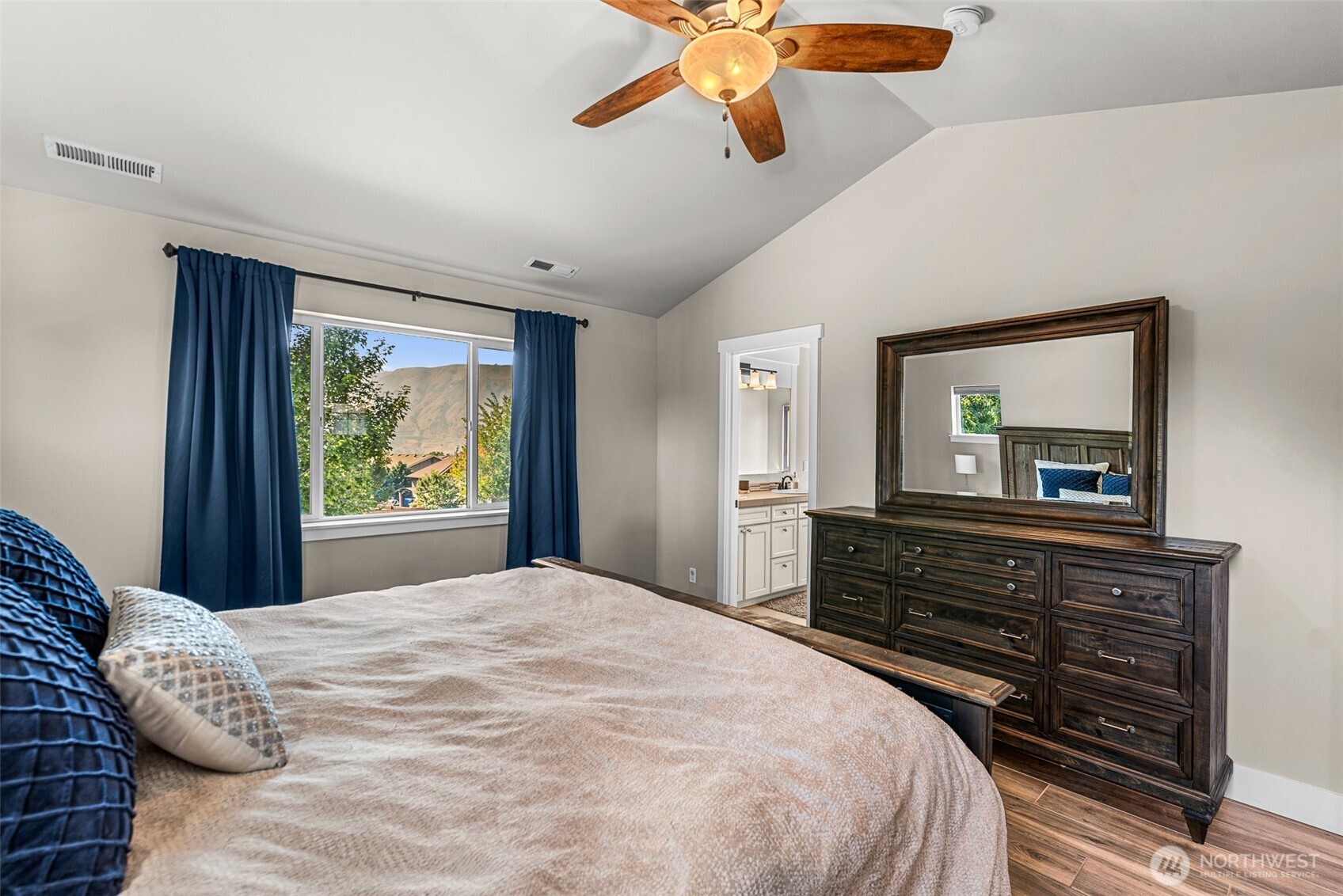 1347 Boulder Loop