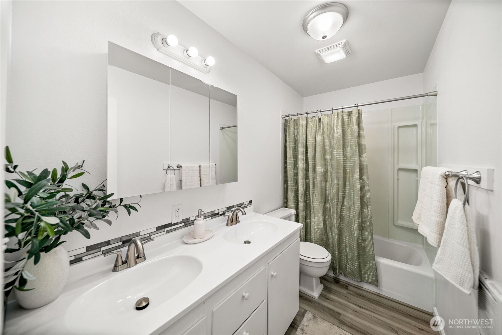 10 S Cove Ave Unit: 19