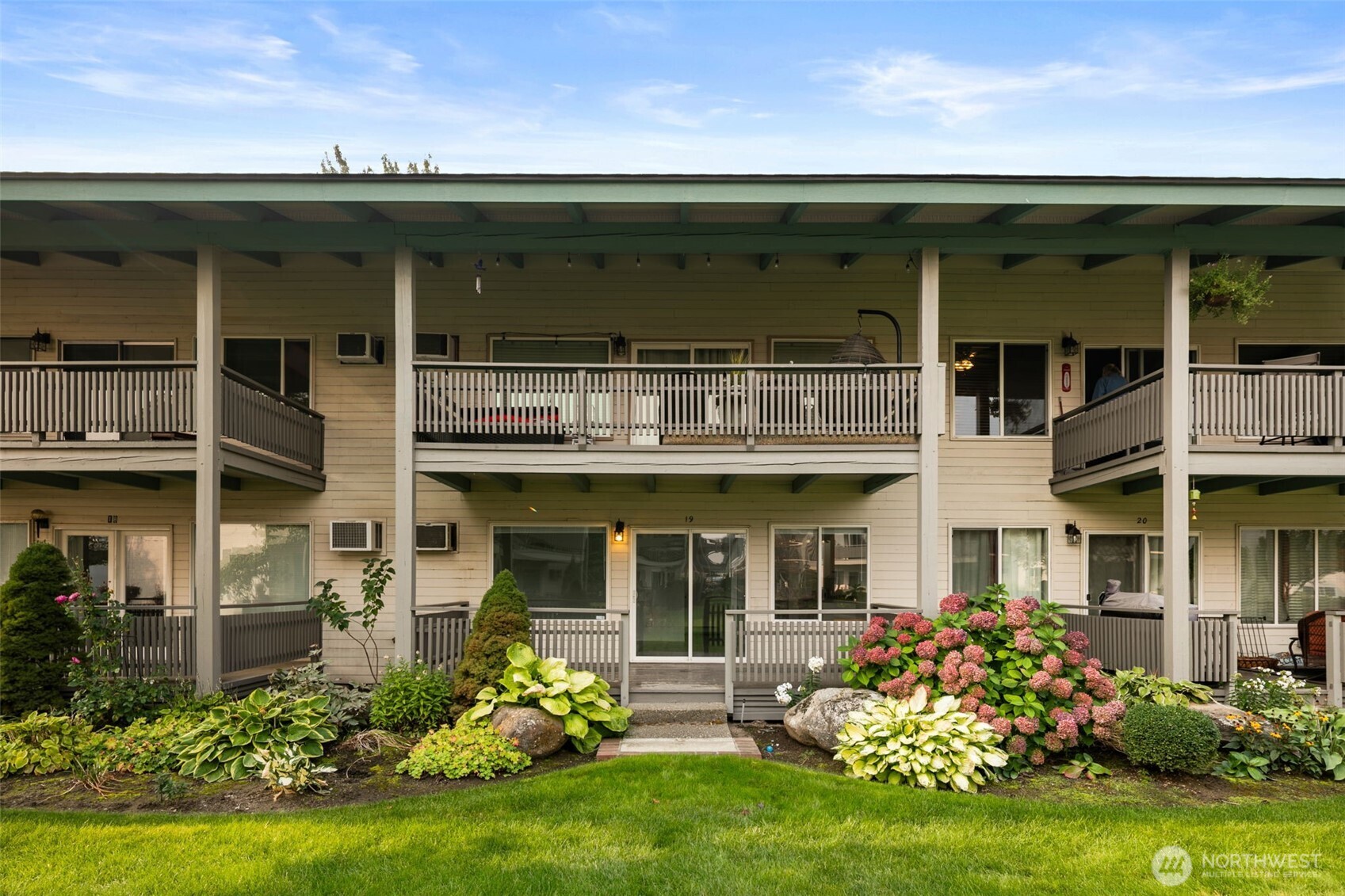 10 S Cove Ave Unit: 19