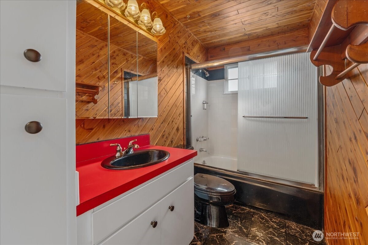 100 Simon Street Unit: 40