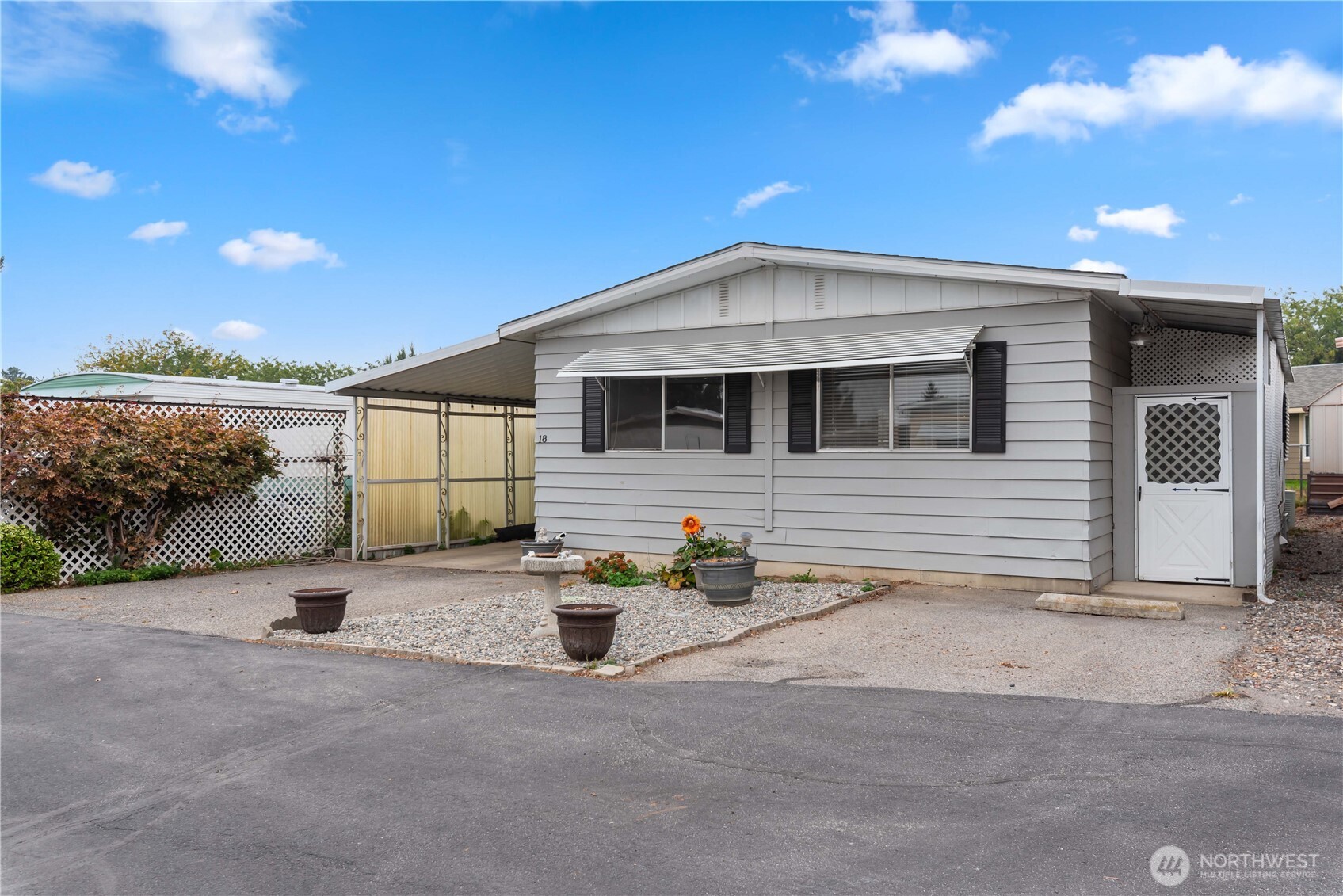 1311 Maple Street Unit: 18