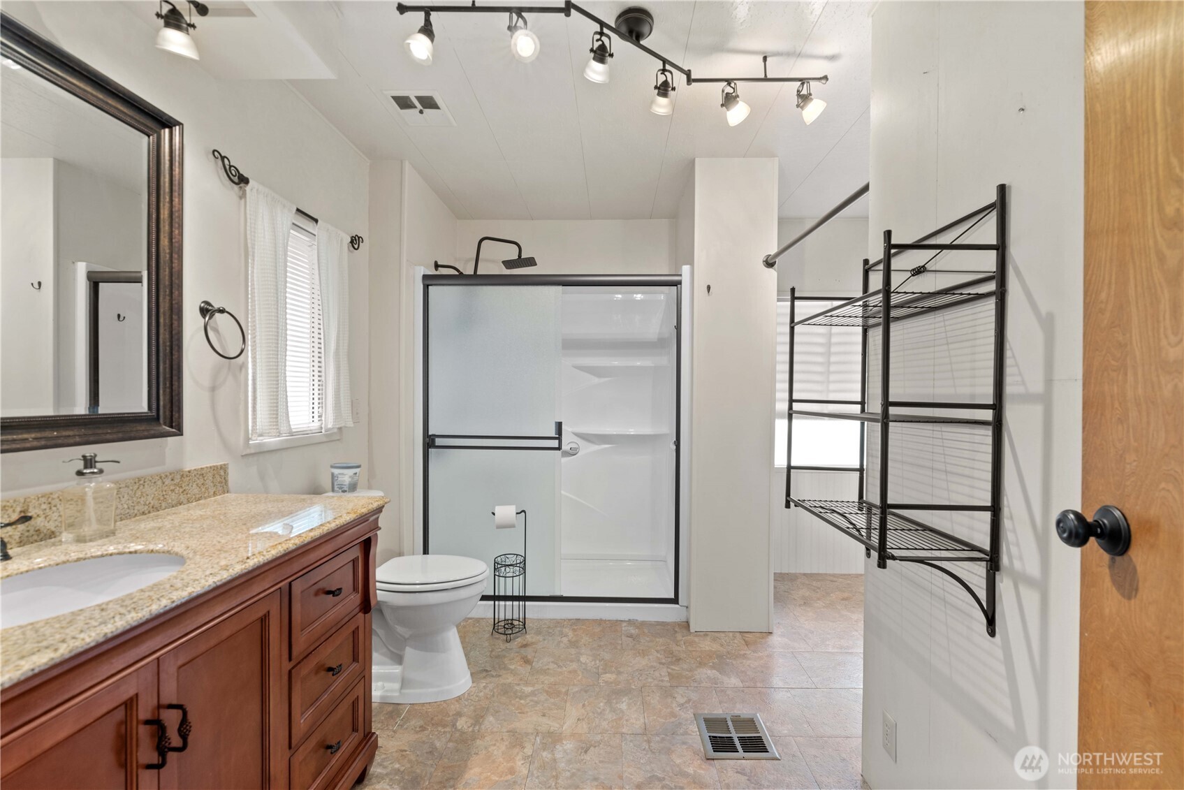 1311 Maple Street Unit: 18