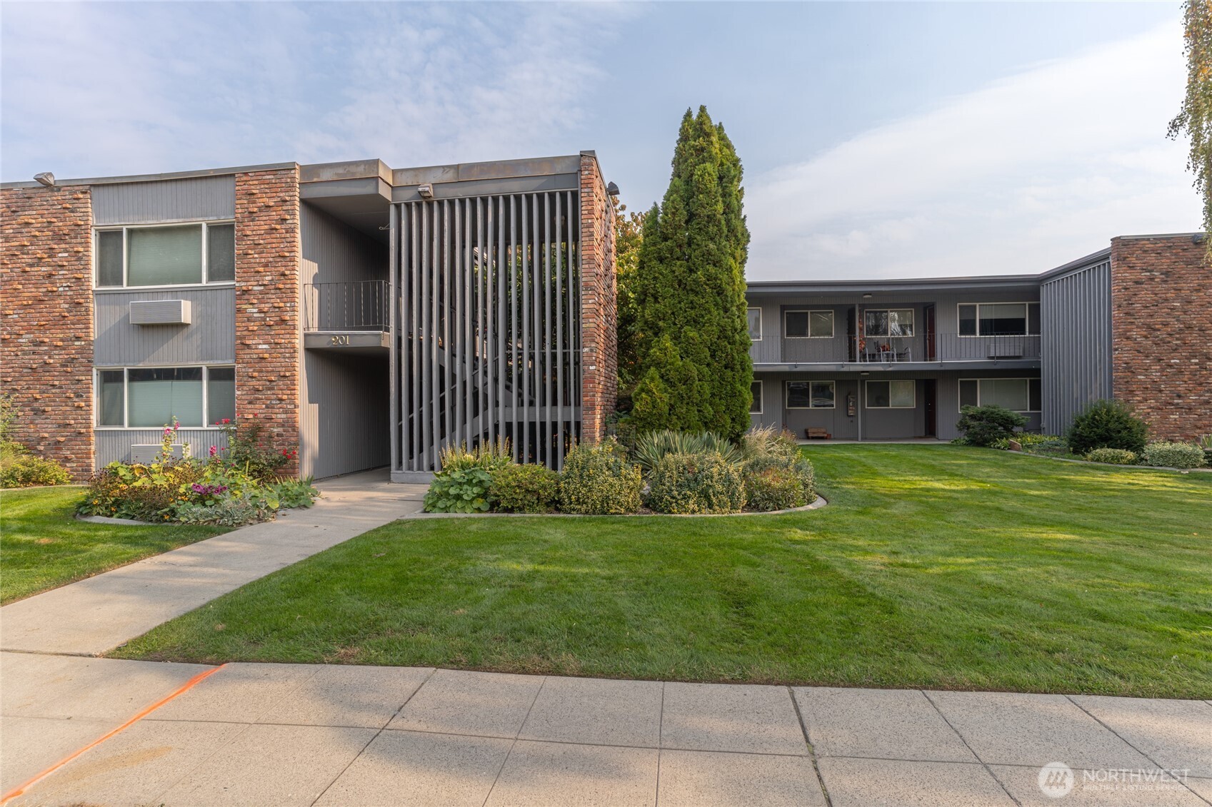 201 Pennsylvania Avenue Unit: 4