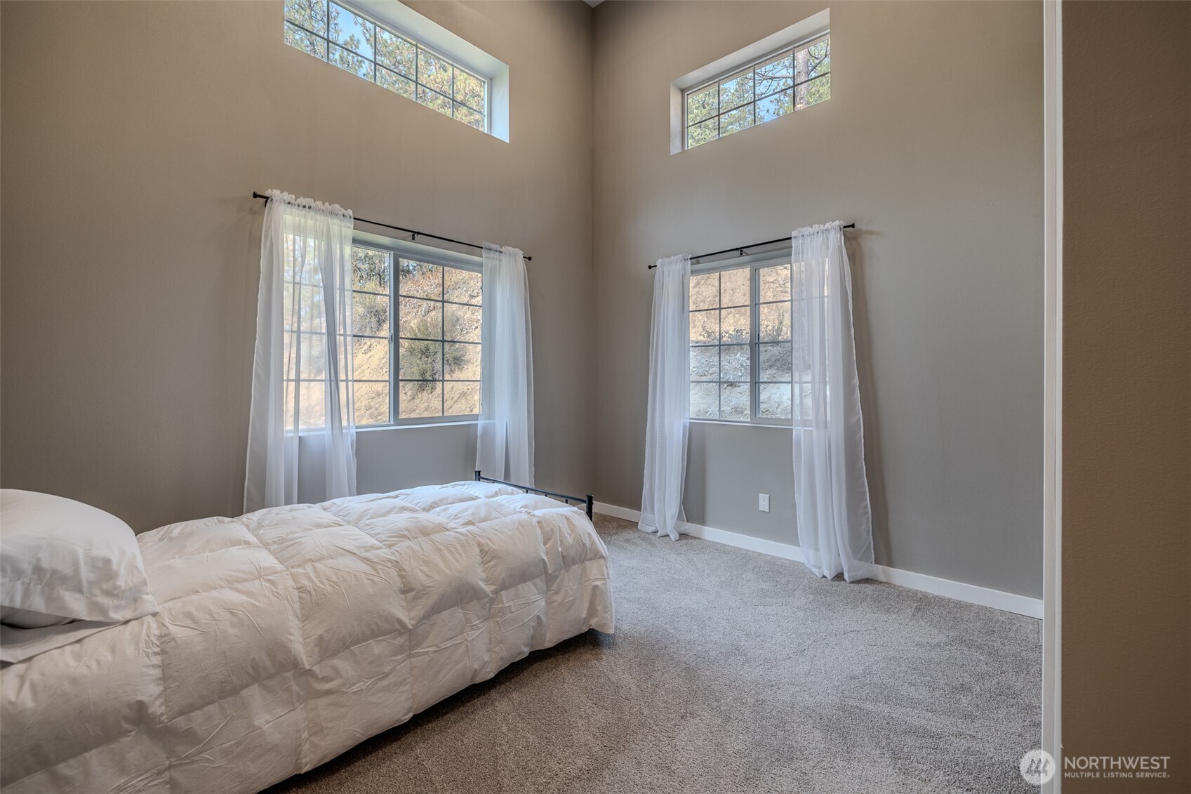 10642 Merry Canyon