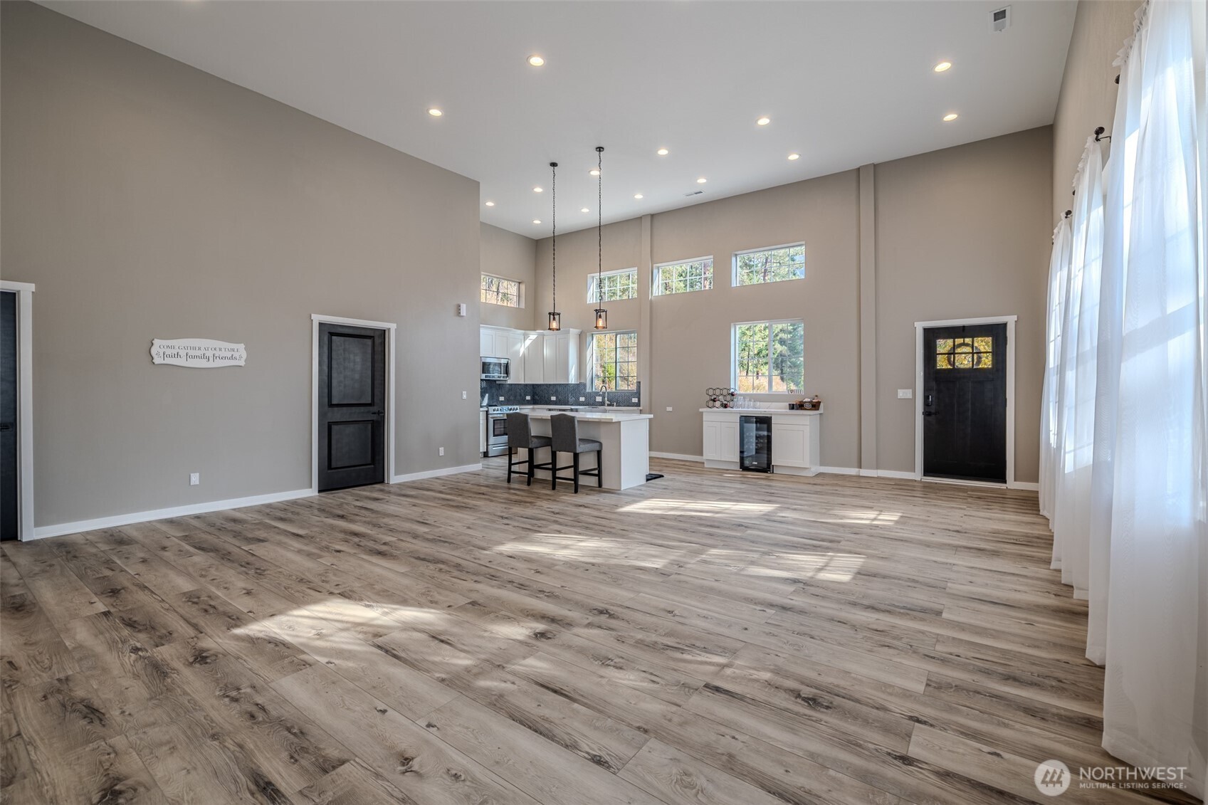 10642 Merry Canyon