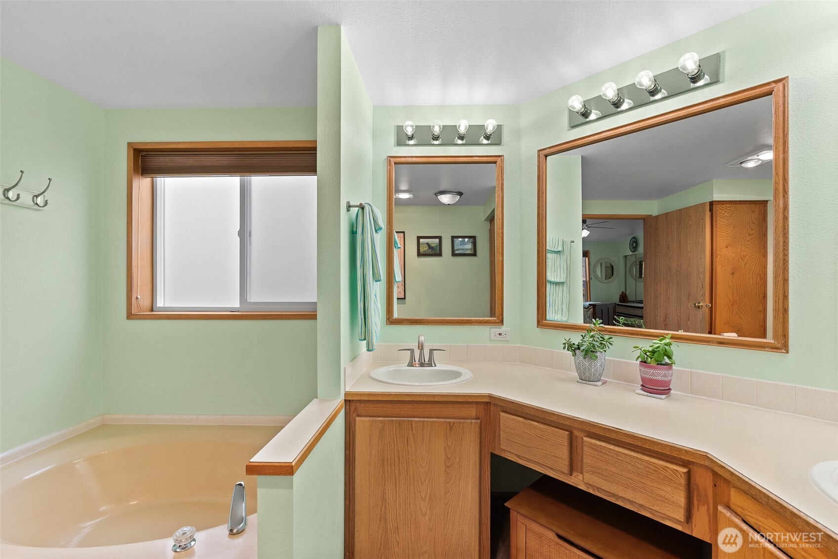 2736 NW Columbia Avenue