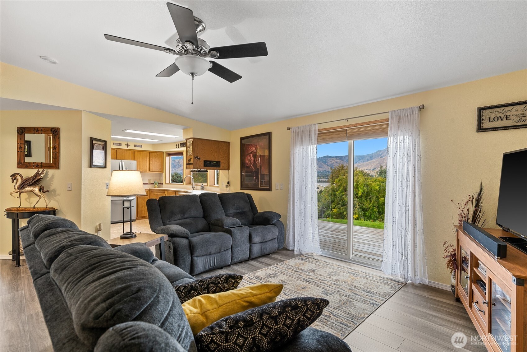 2736 NW Columbia Avenue