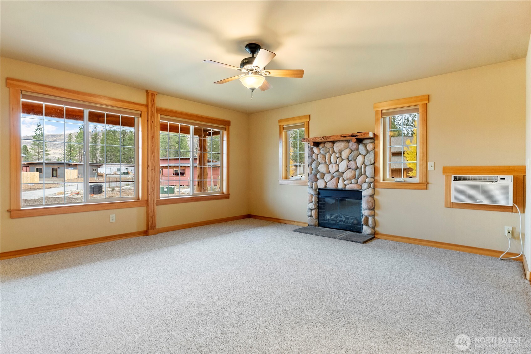 300 Cascadian Court Unit: 15