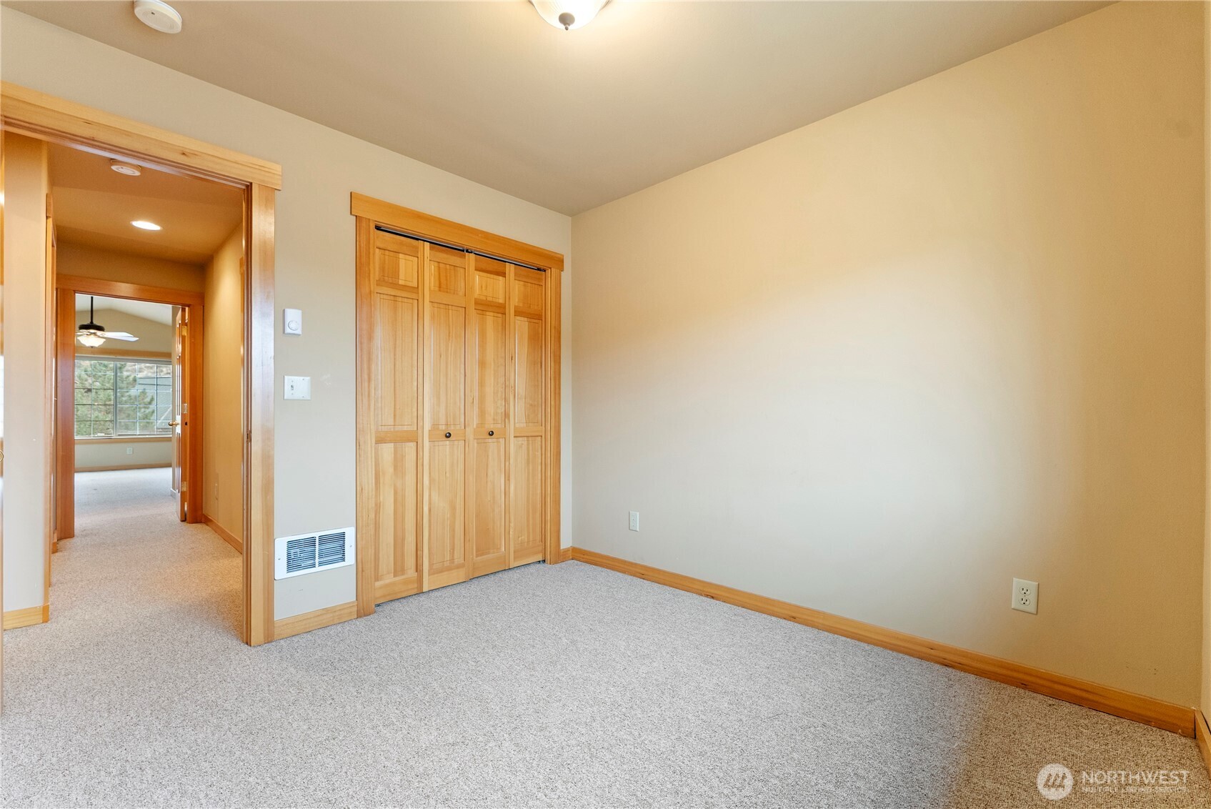 300 Cascadian Court Unit: 15