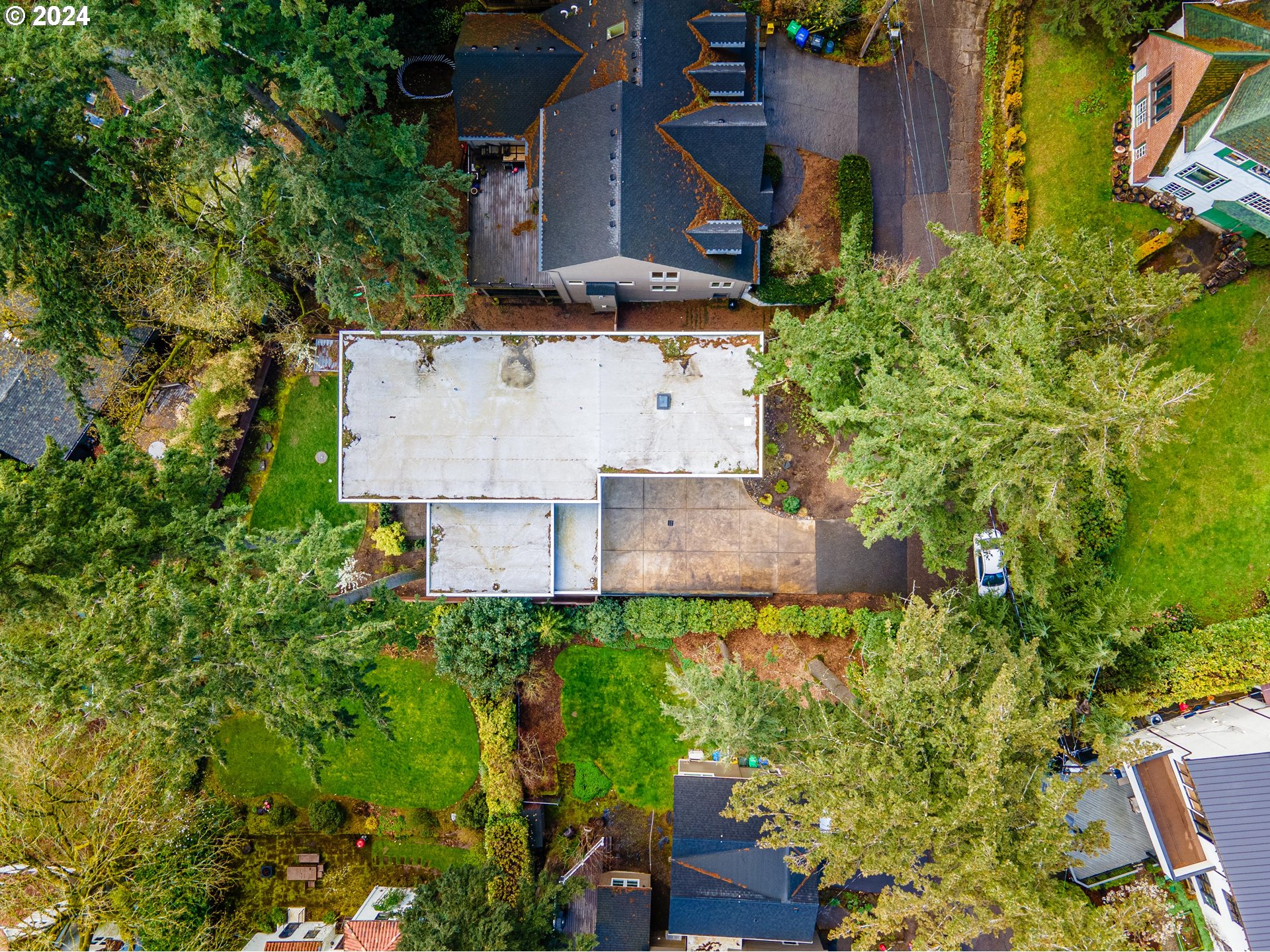 5677 SW MENEFEE DR