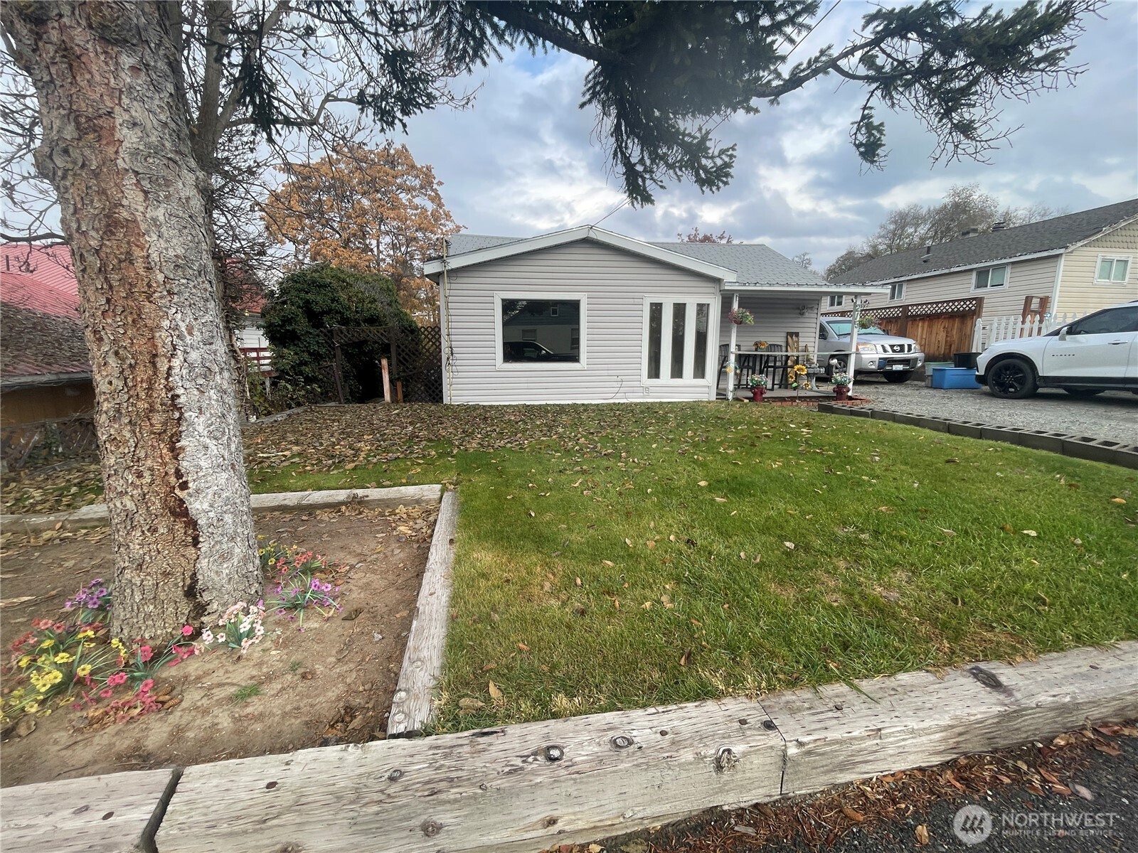 215 Dewberry E