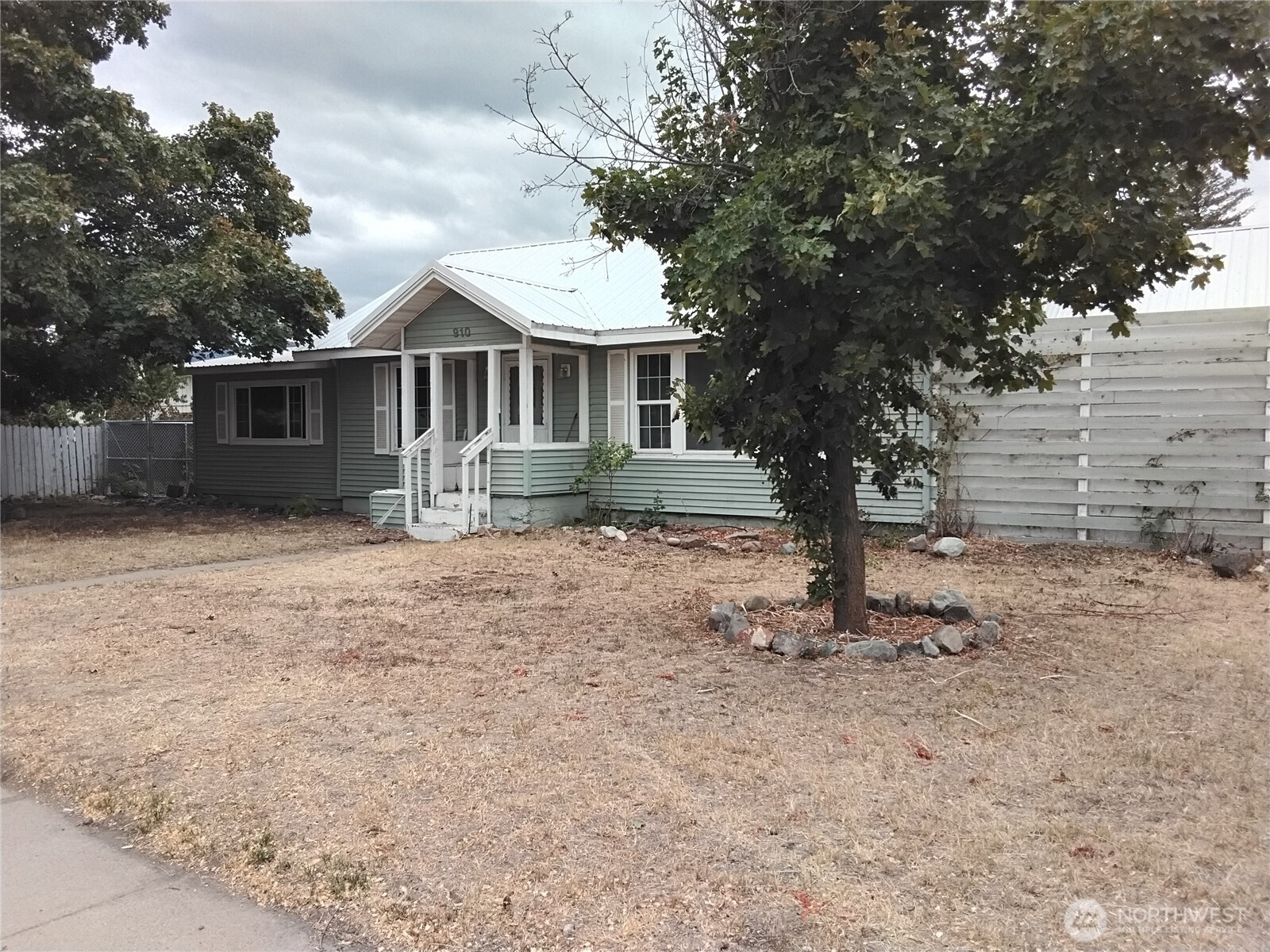 910 Dogwood Street