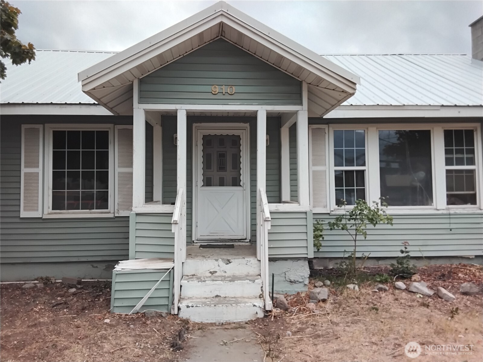 910 Dogwood Street