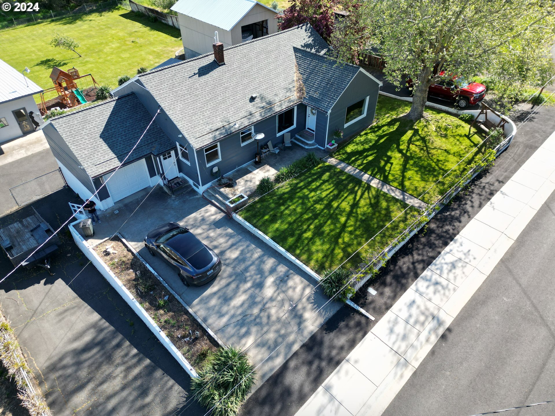 302 W BYARS AVE