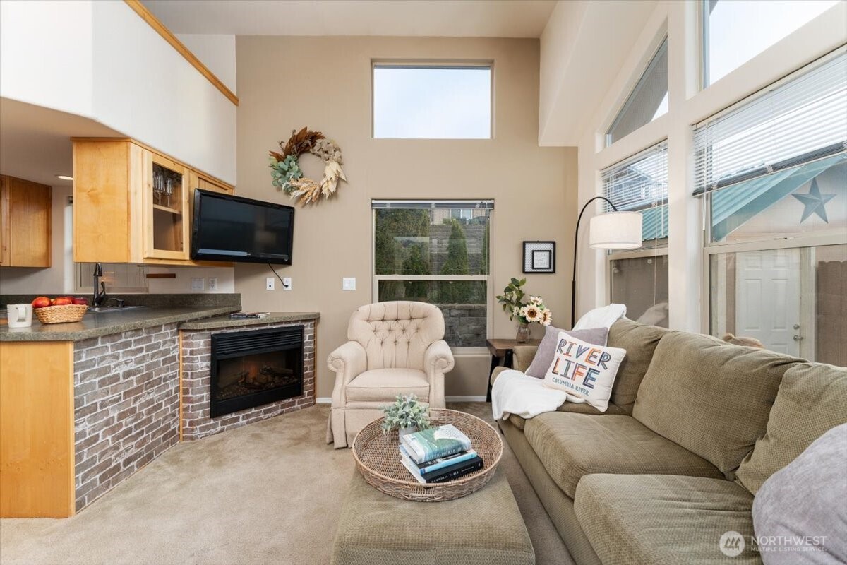 328 Pineview Drive