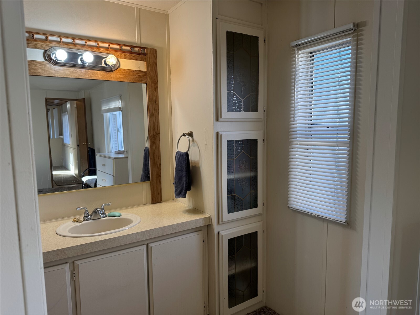 1608 N Western Avenue Unit: 15