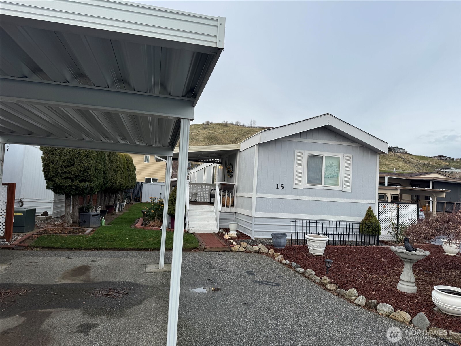 1608 N Western Avenue Unit: 15