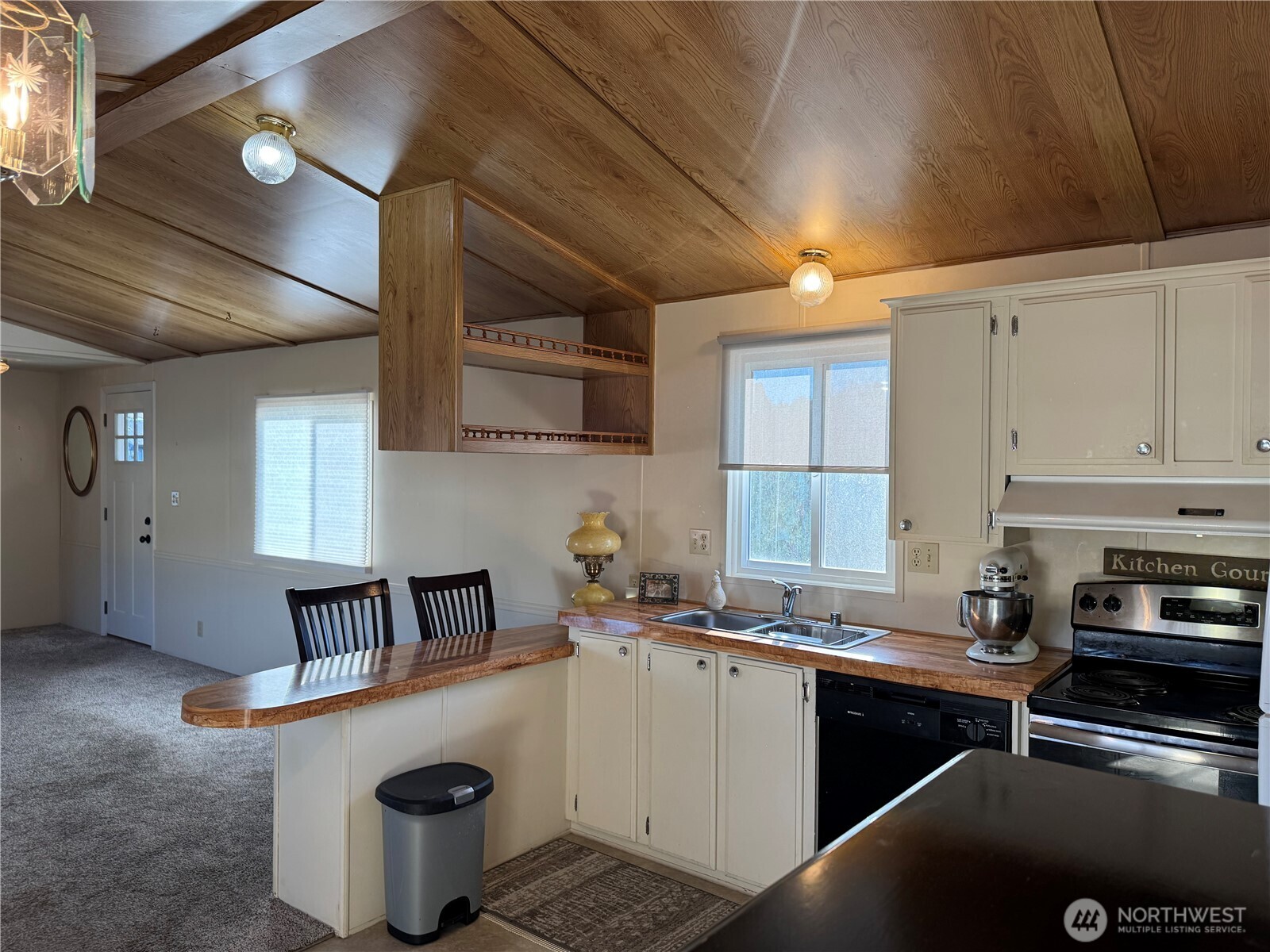 1608 N Western Avenue Unit: 15