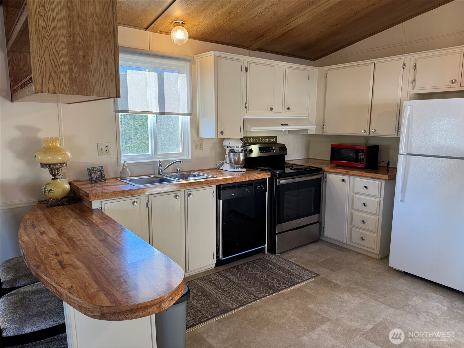 1608 N Western Avenue Unit: 15