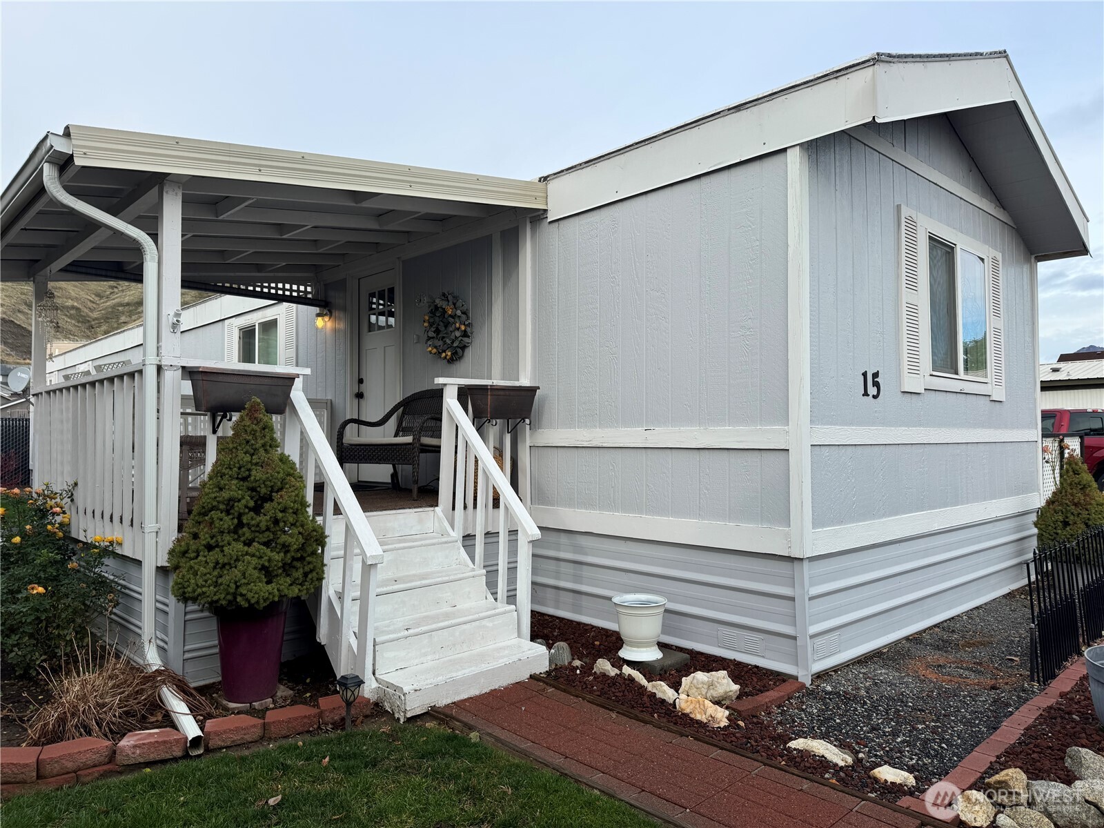 1608 N Western Avenue Unit: 15