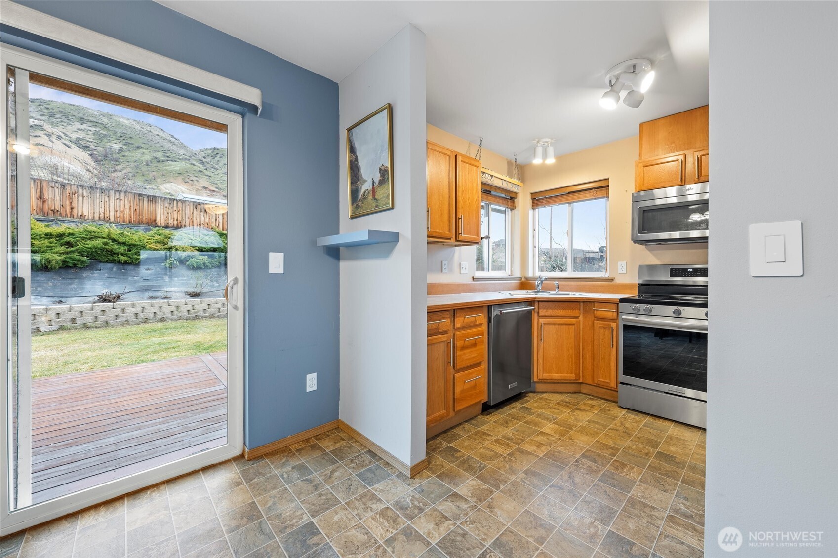 3953 NE Vista Del Rey Drive