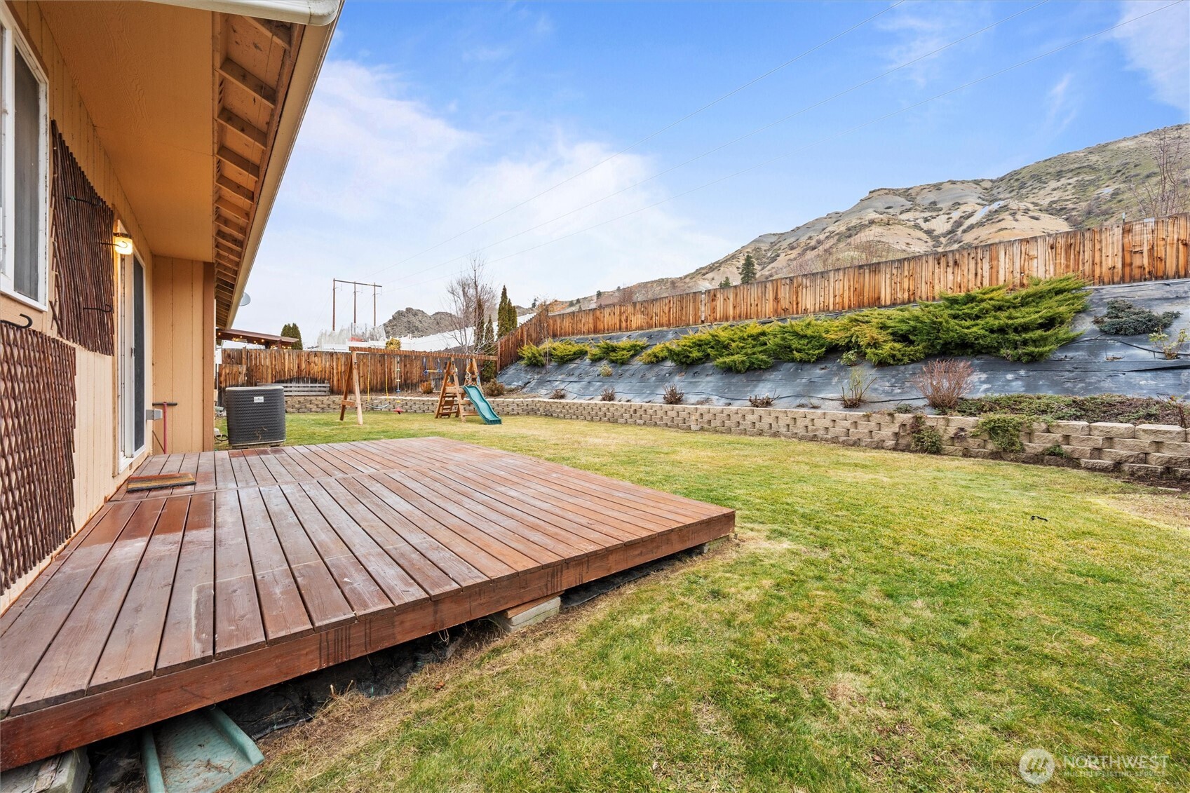 3953 NE Vista Del Rey Drive